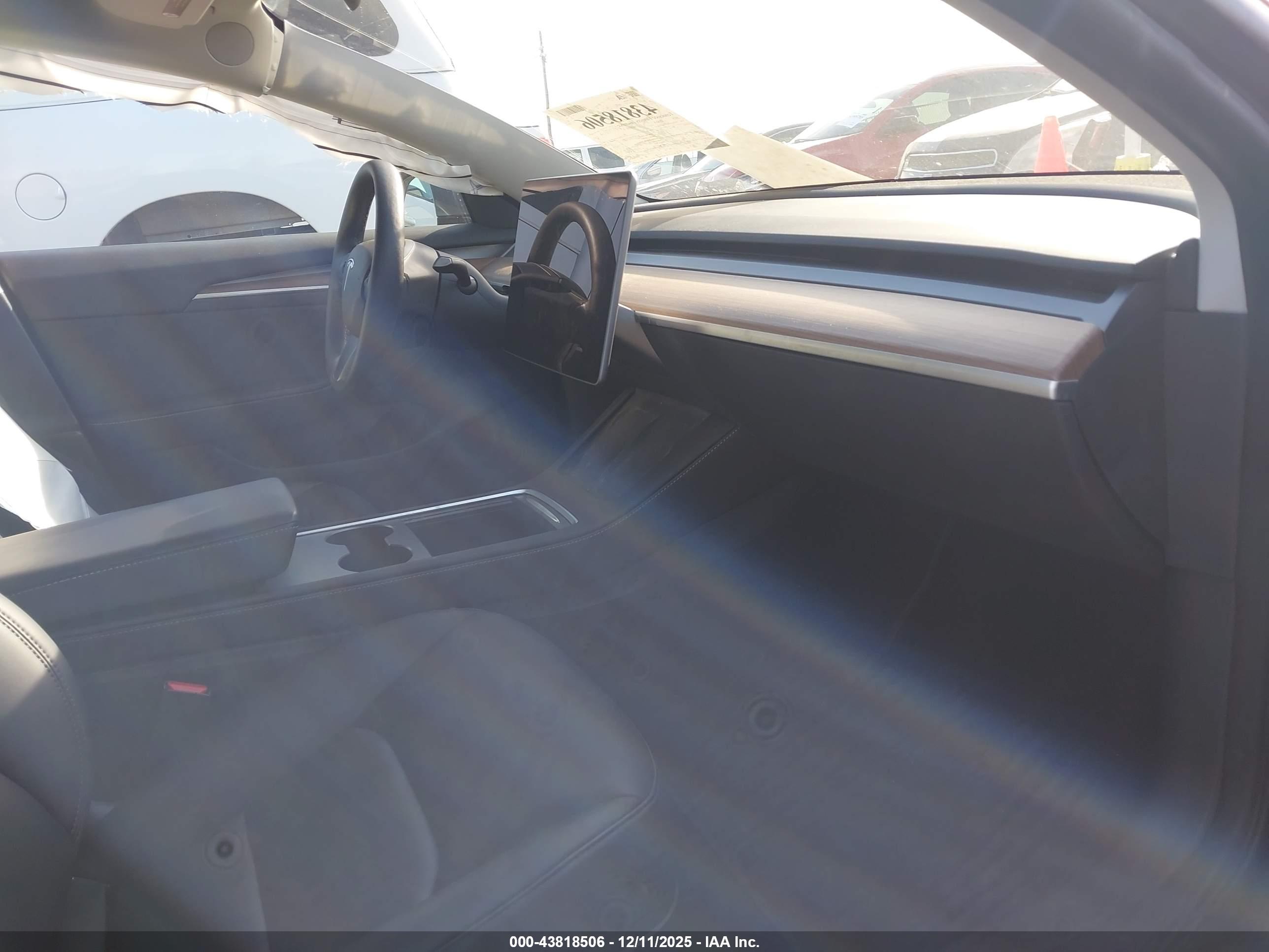 TESLA MODEL image 5