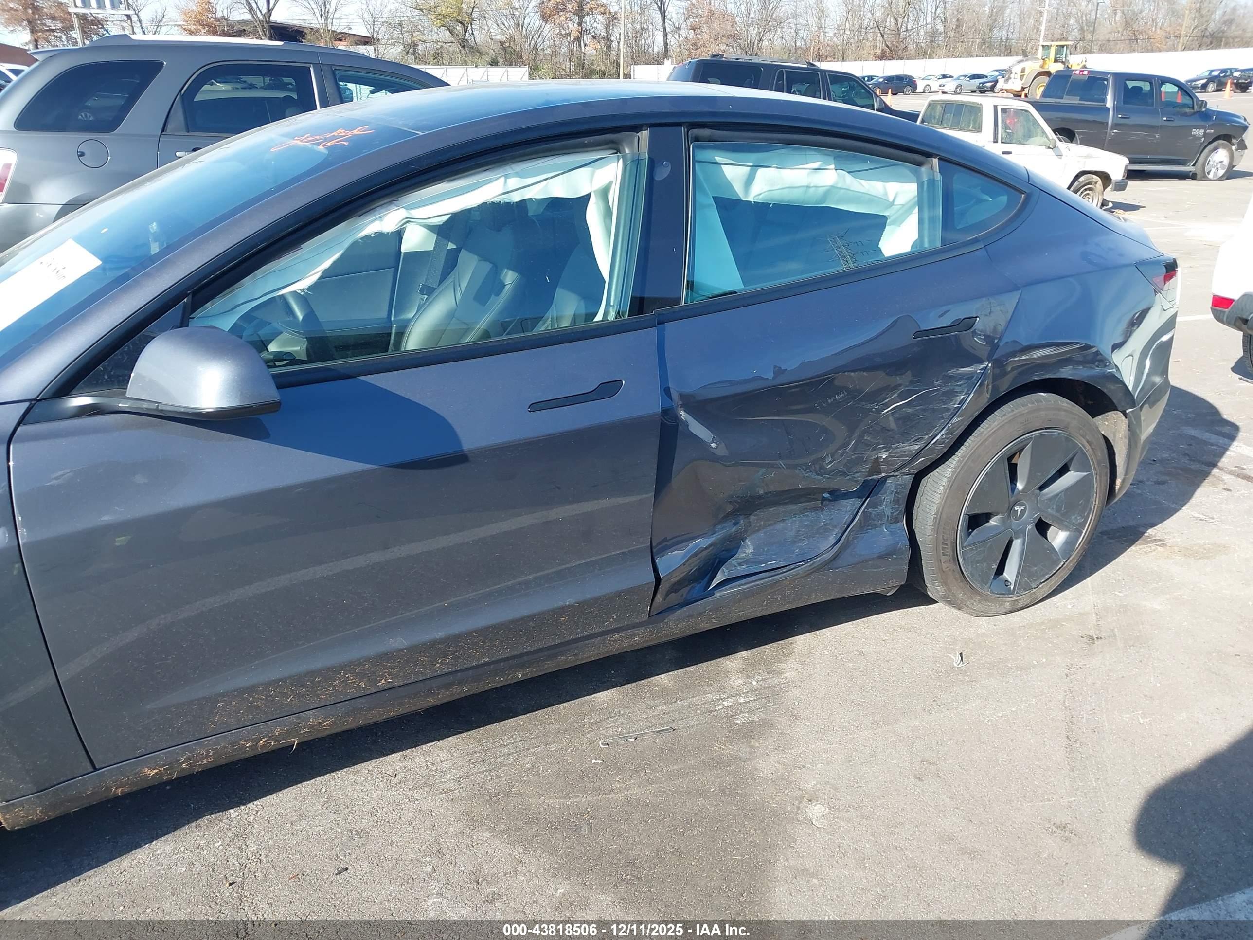 TESLA MODEL image 6