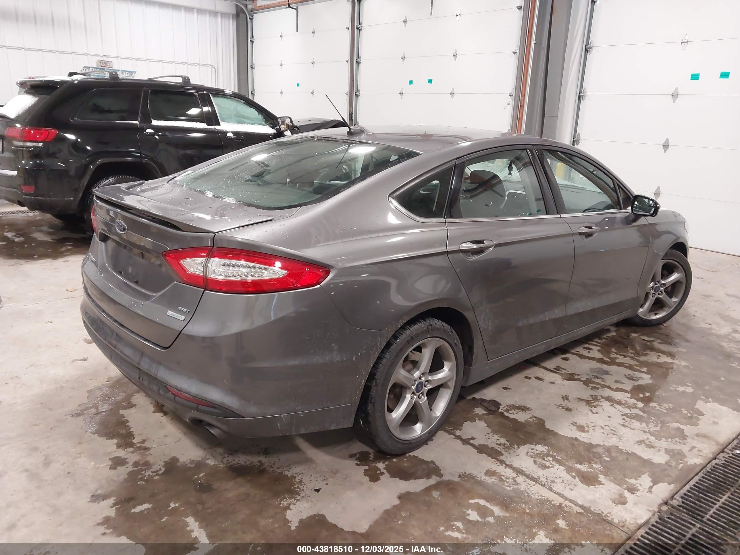 FORD FUSION image 4