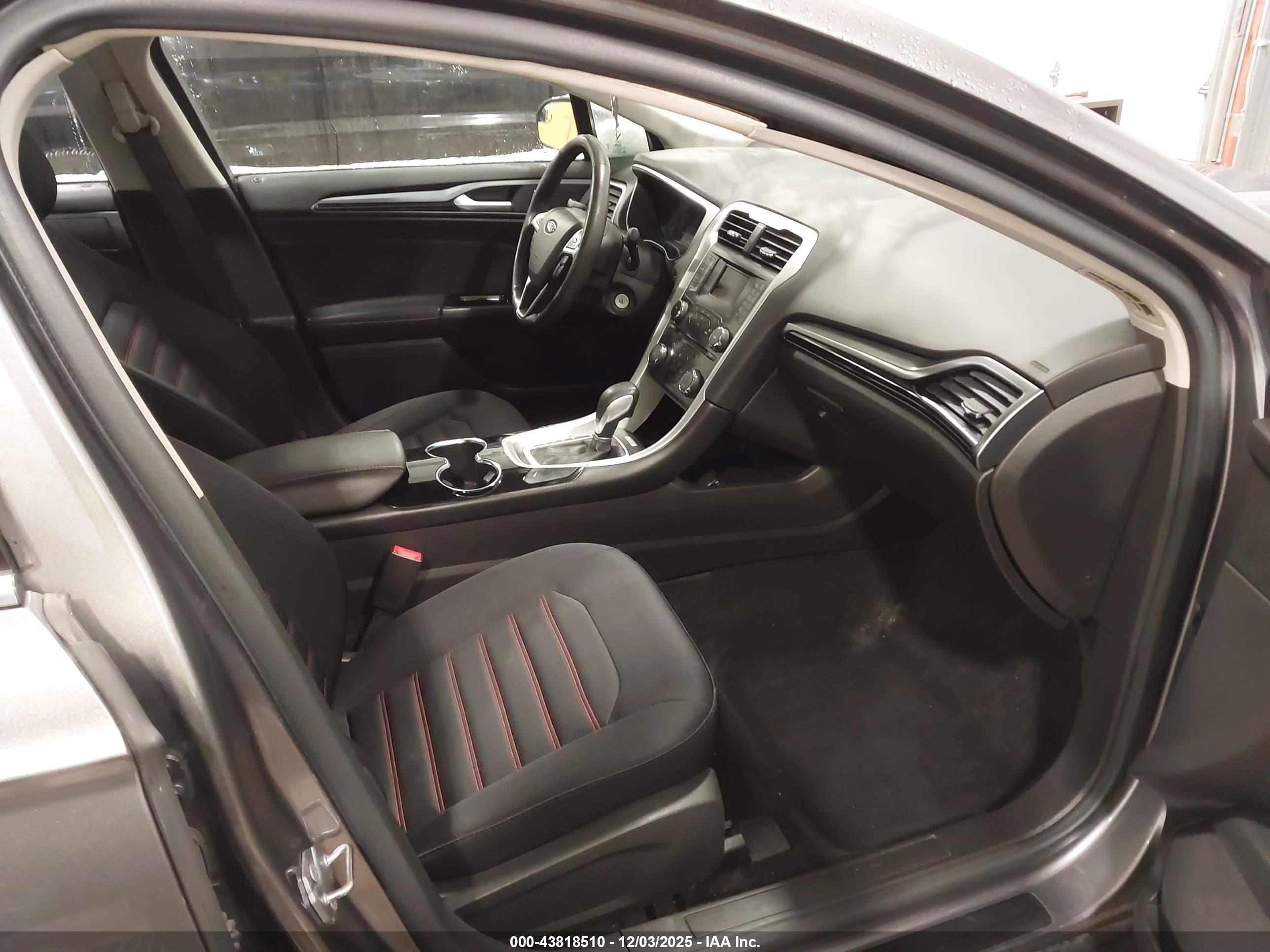 FORD FUSION image 5
