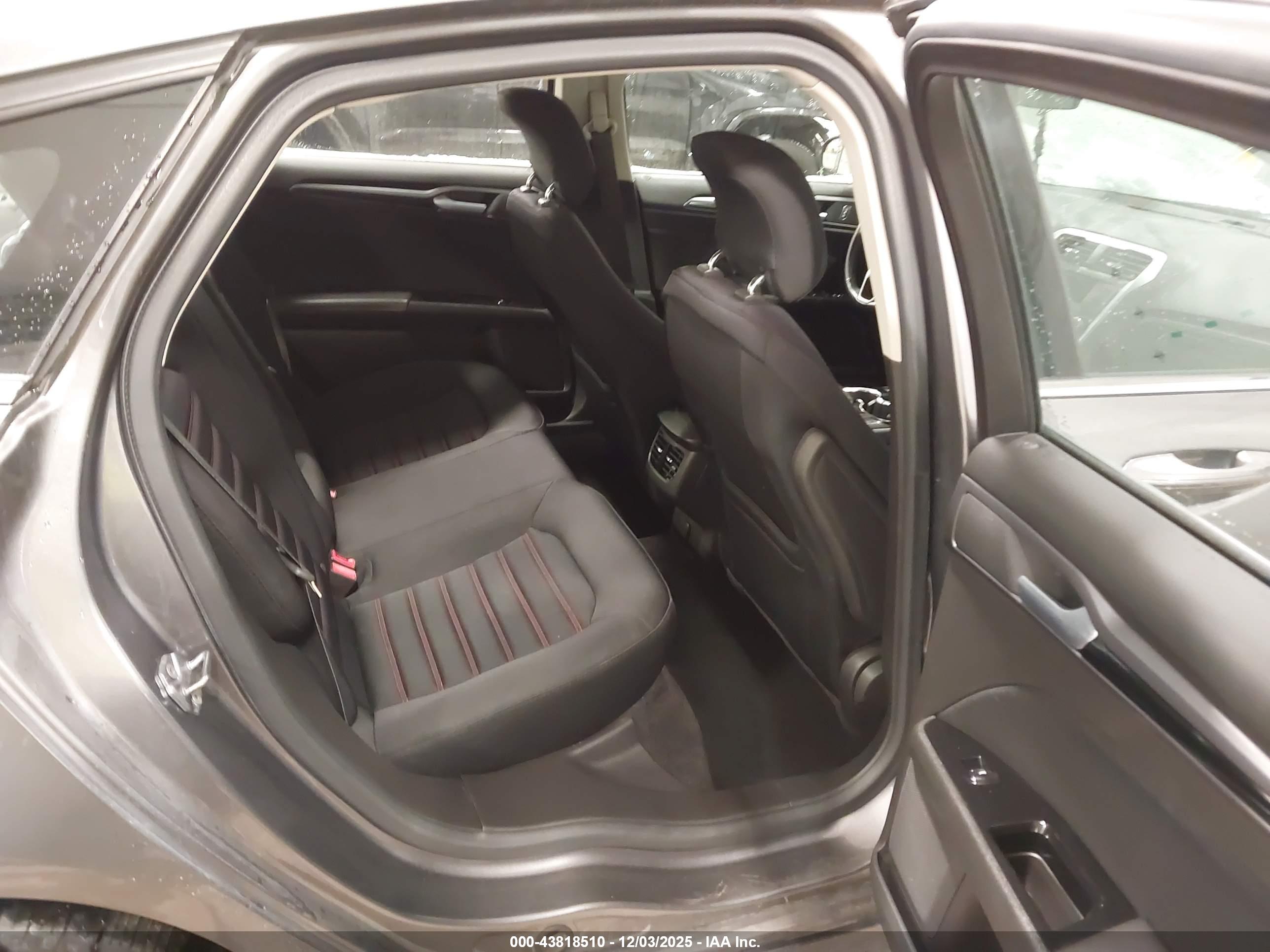 FORD FUSION image 8