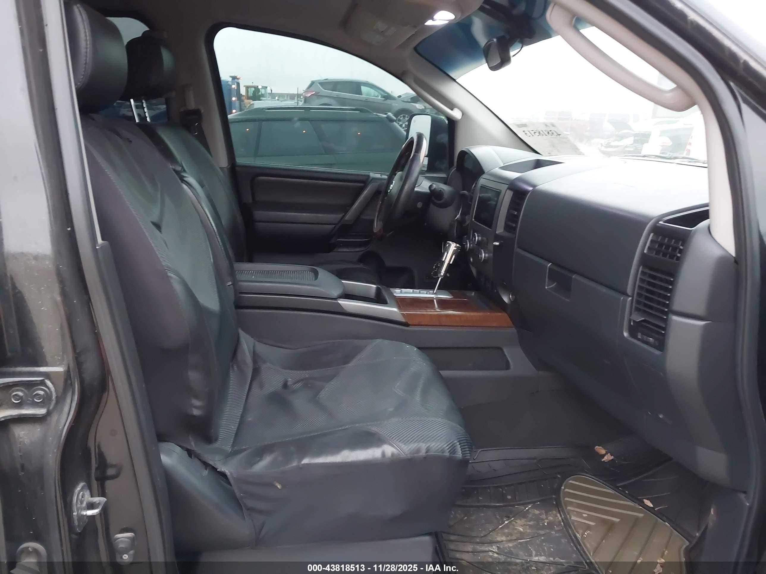 NISSAN TITAN image 5