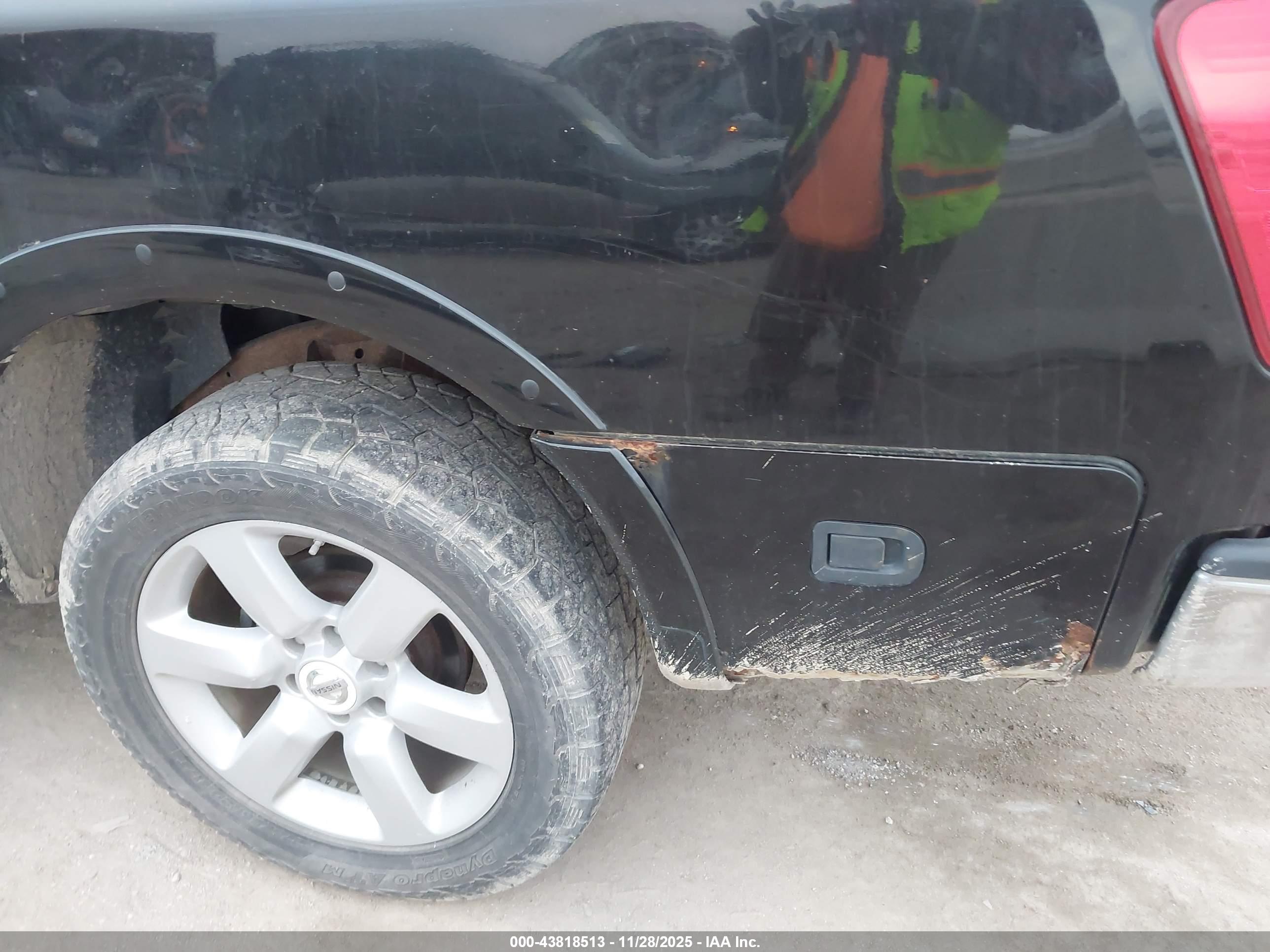 NISSAN TITAN image 6