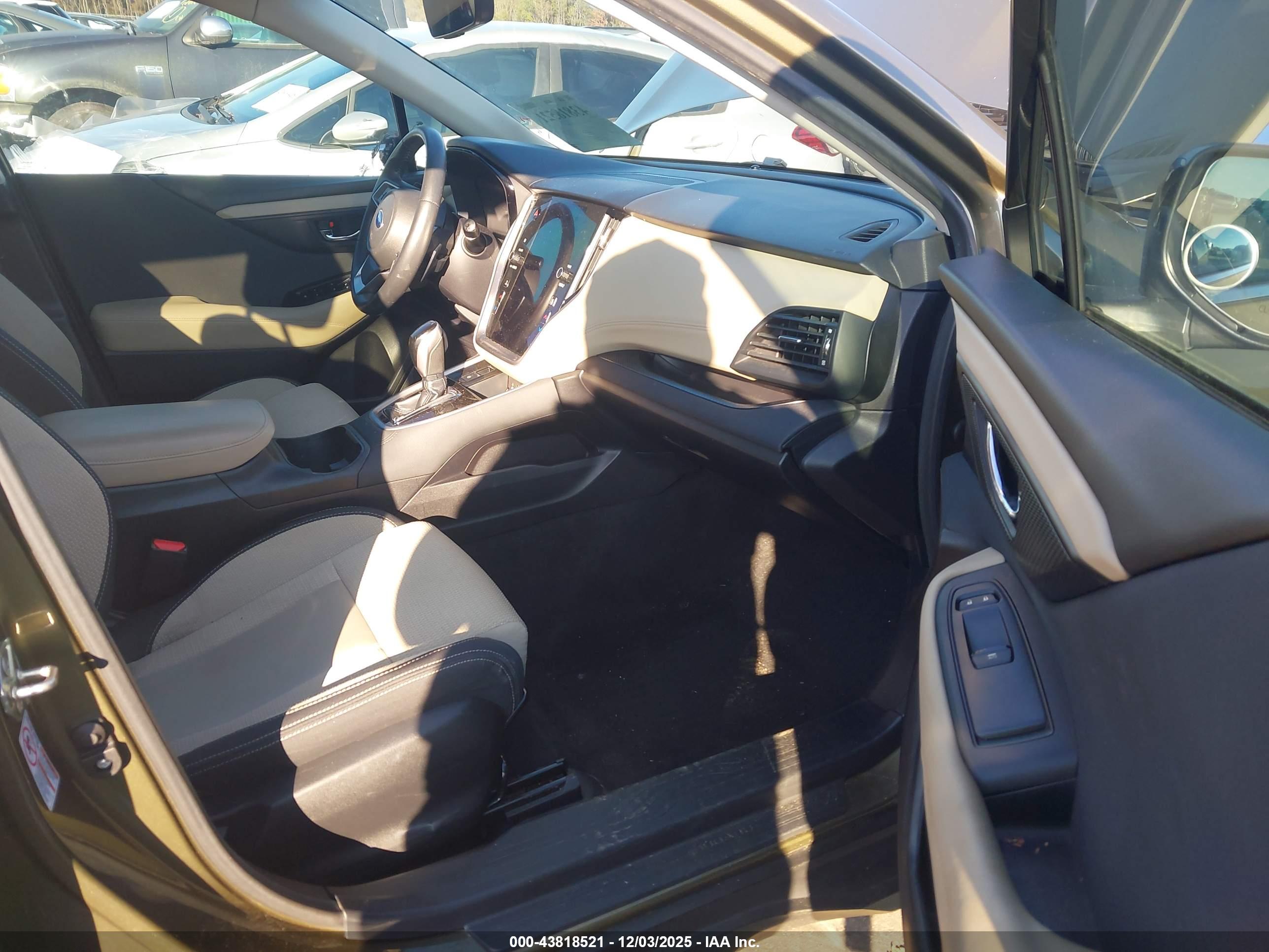 SUBARU OUTBACK image 5