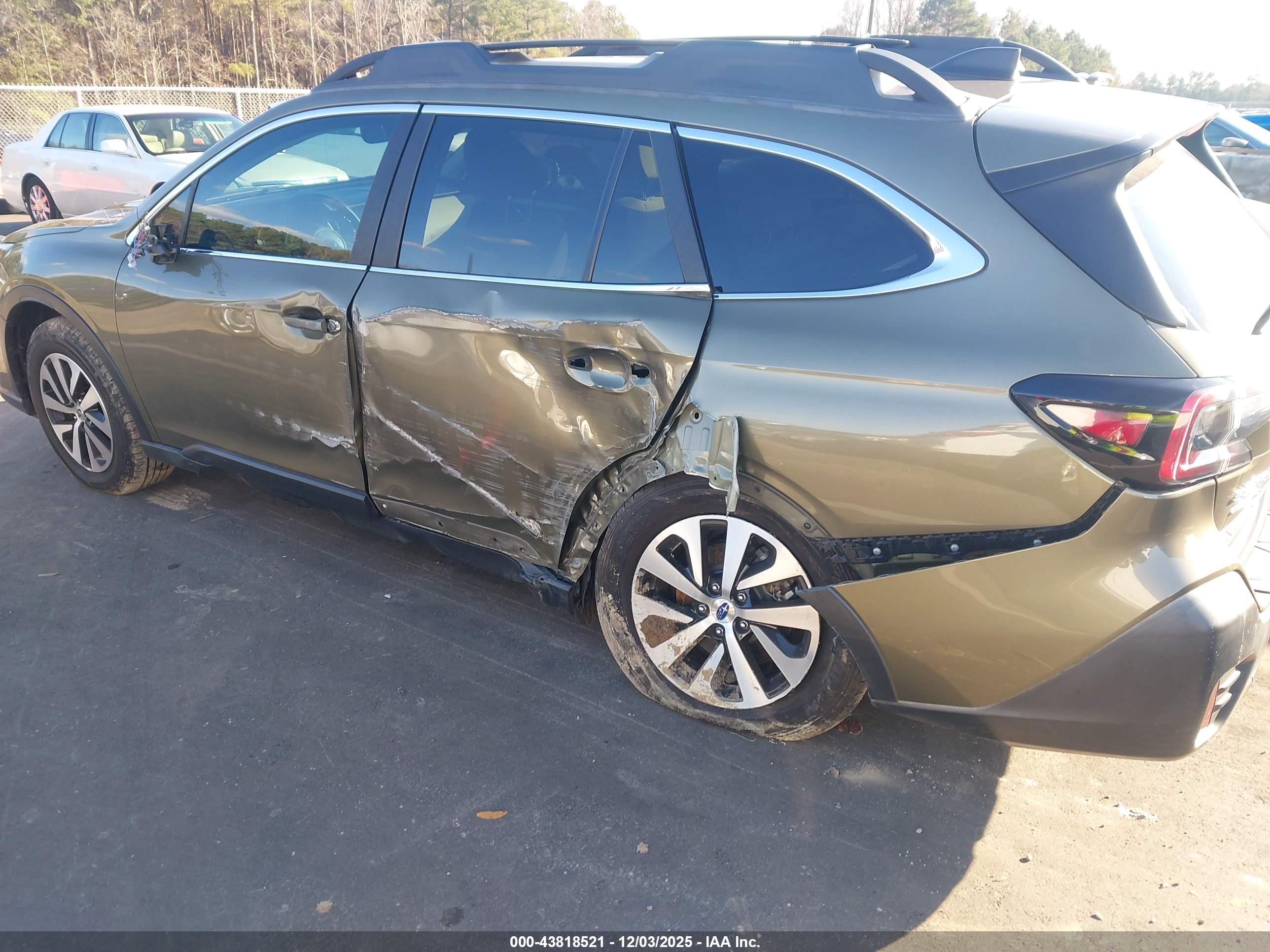 SUBARU OUTBACK image 6