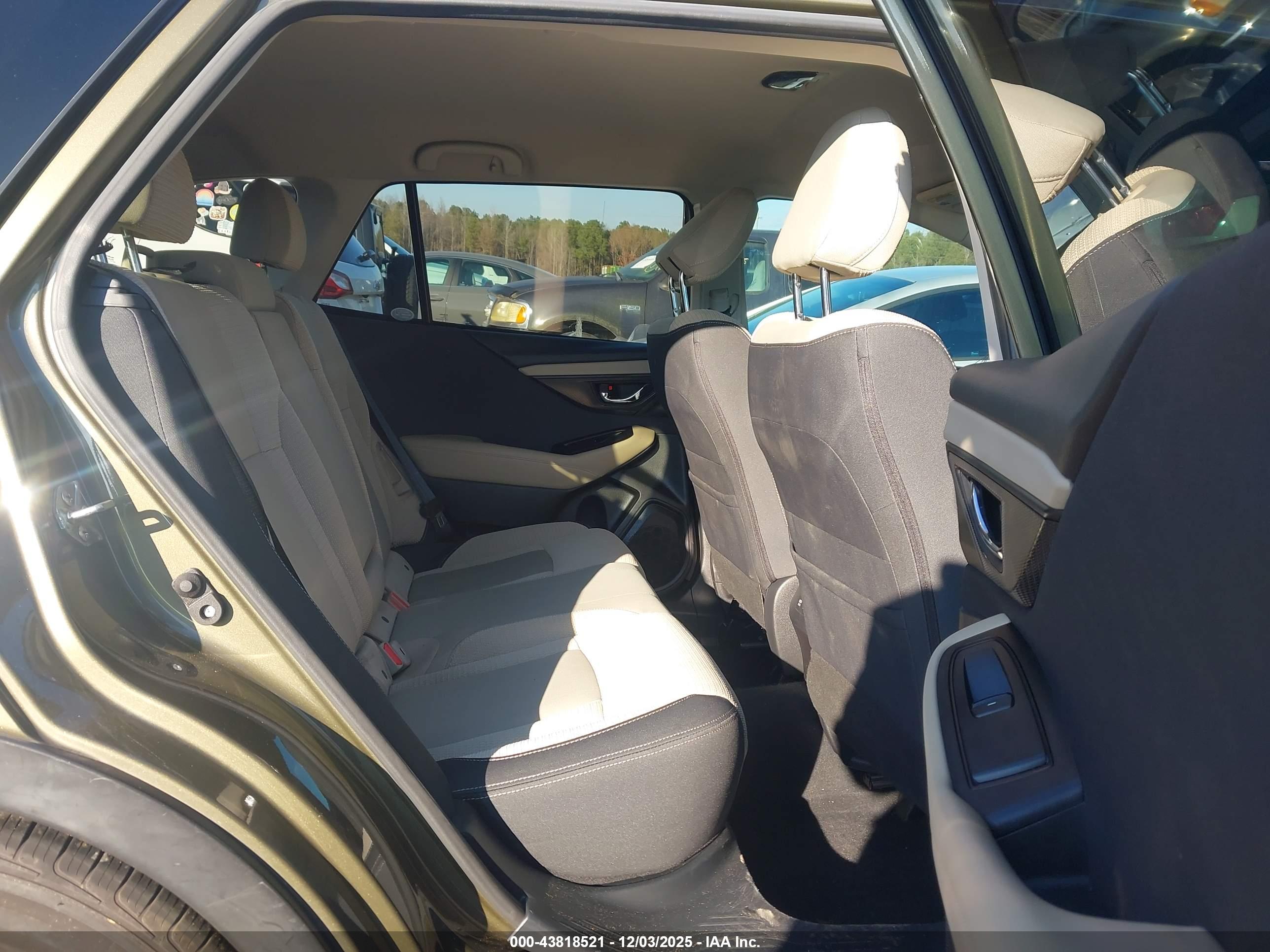 SUBARU OUTBACK image 8