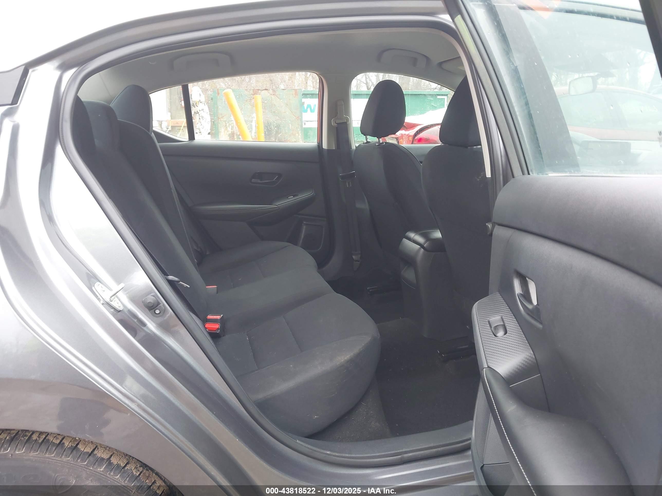 NISSAN SENTRA image 8