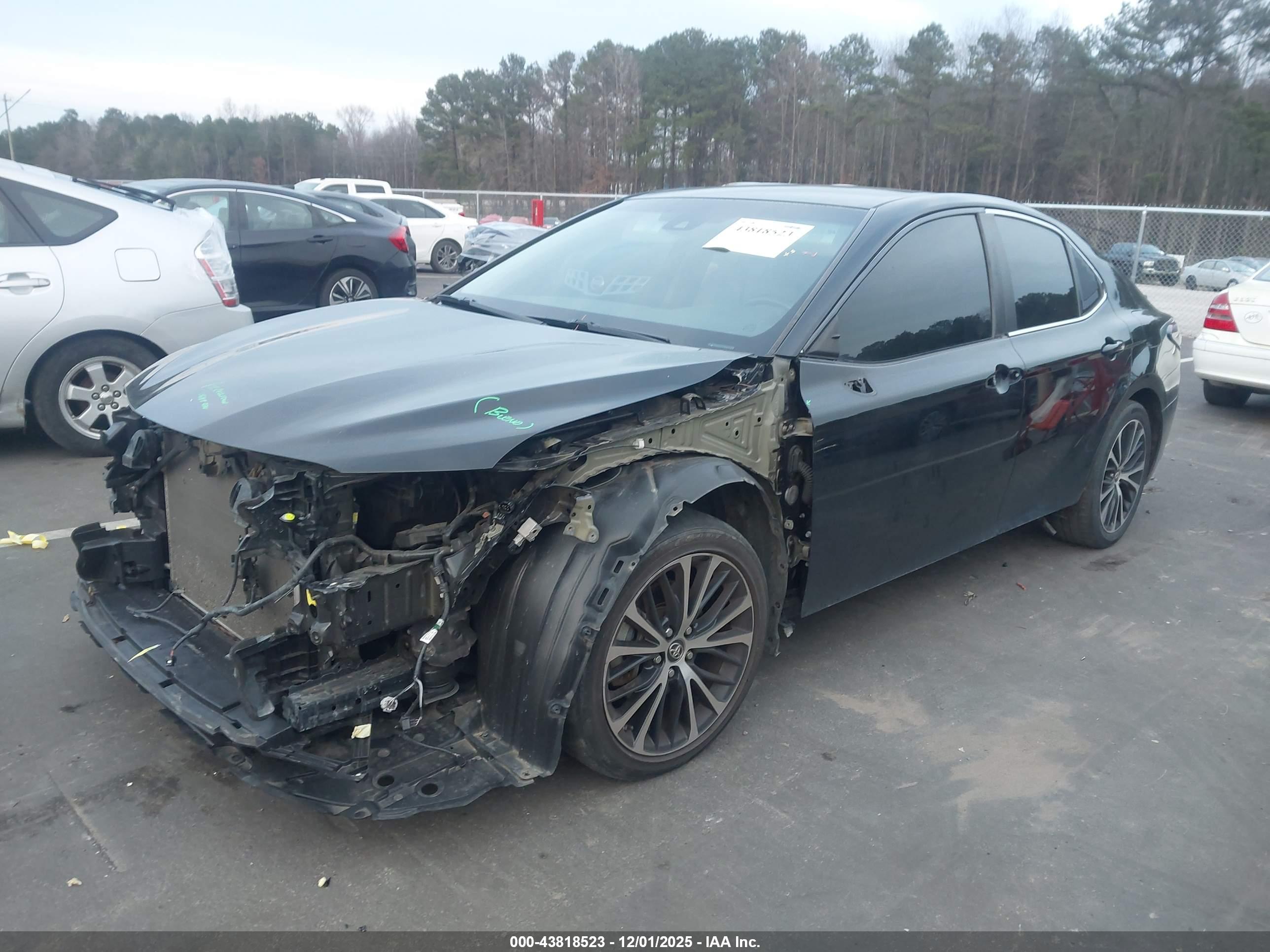 TOYOTA CAMRY image 2