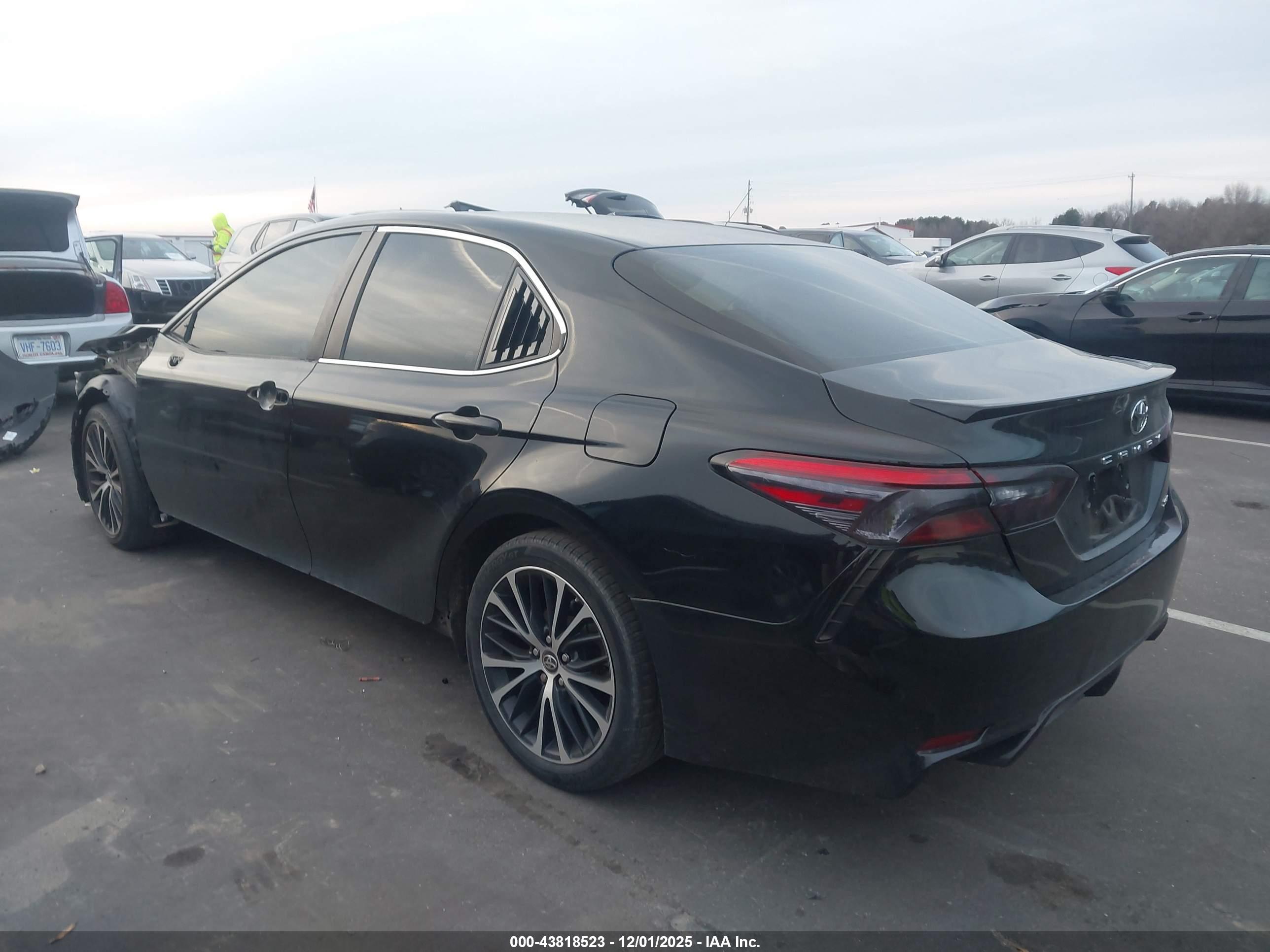TOYOTA CAMRY image 3