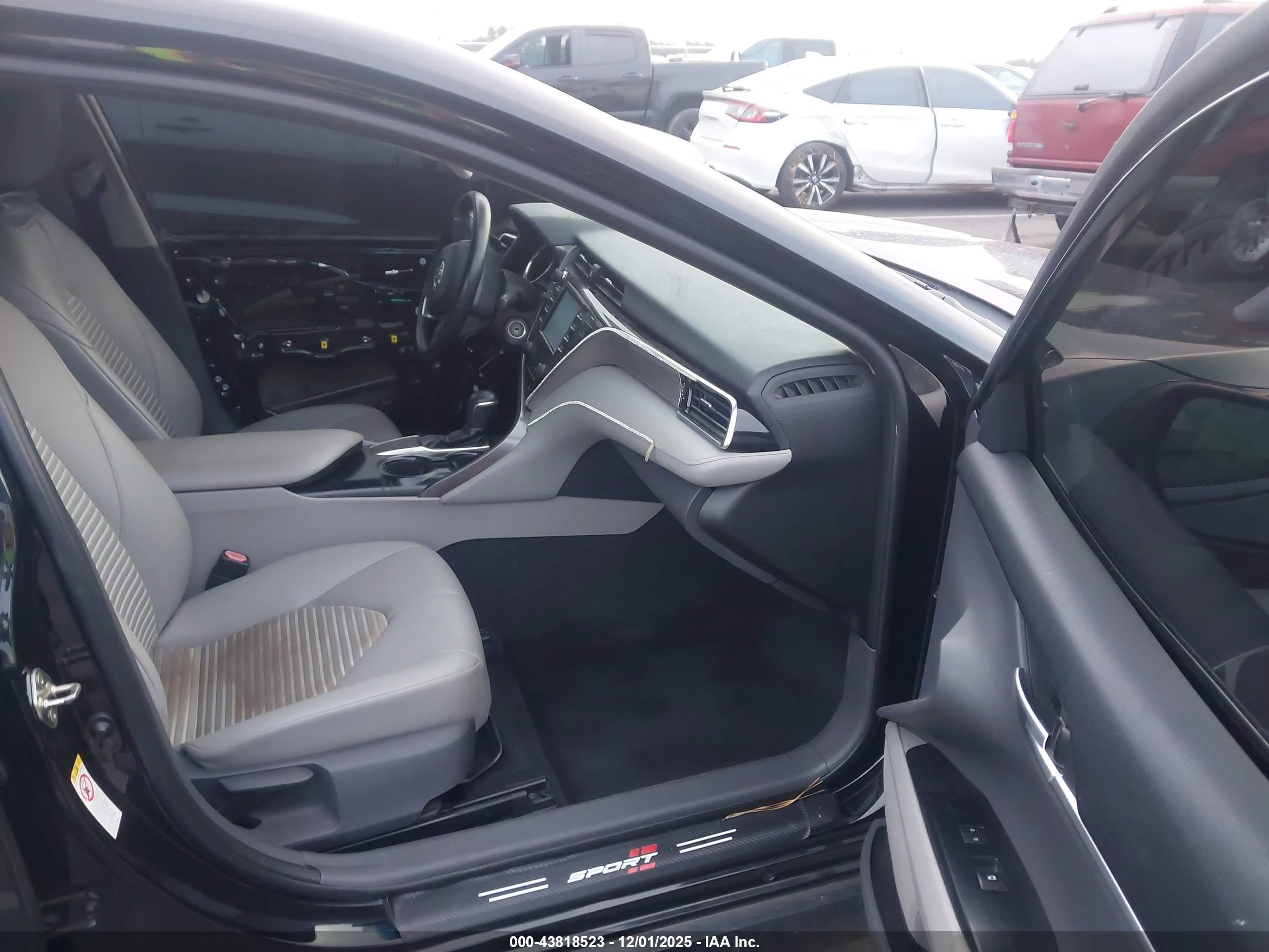 TOYOTA CAMRY image 5