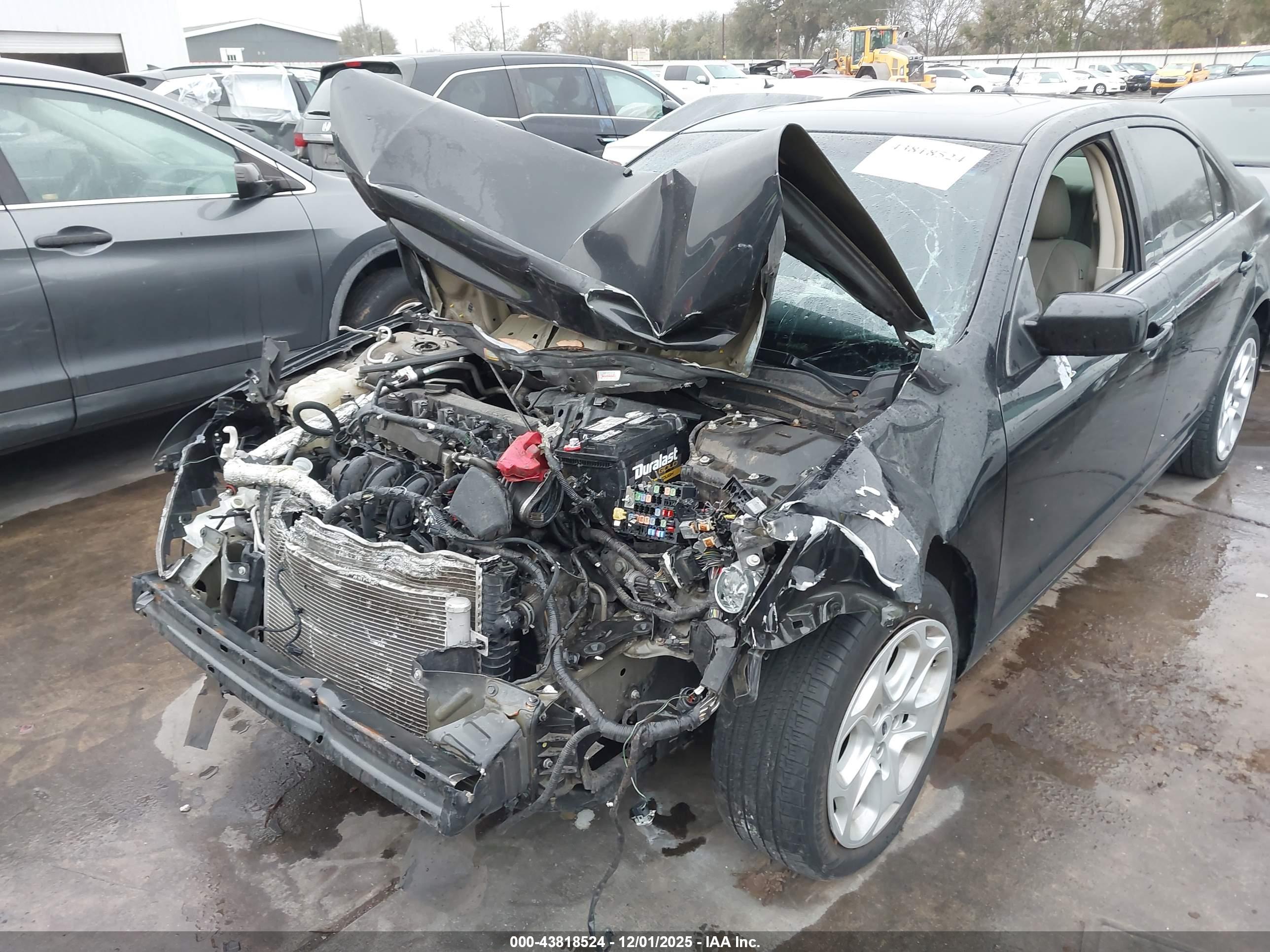 FORD FUSION image 6