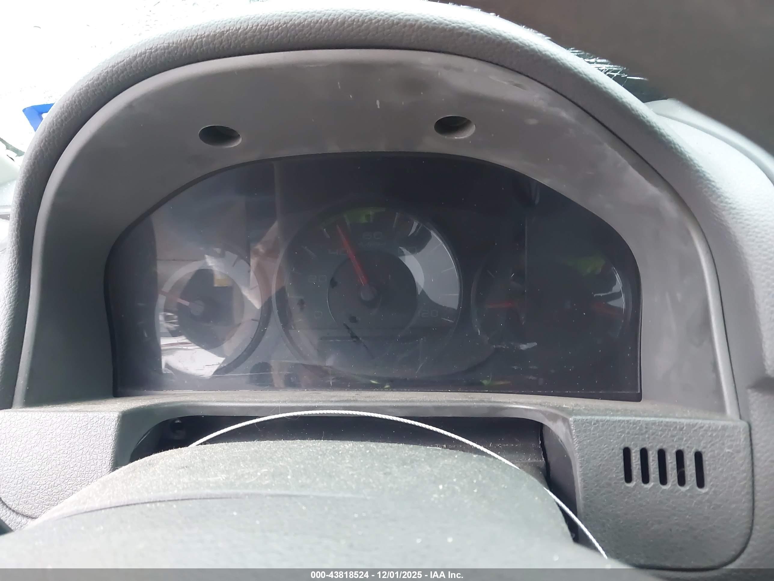 FORD FUSION image 7