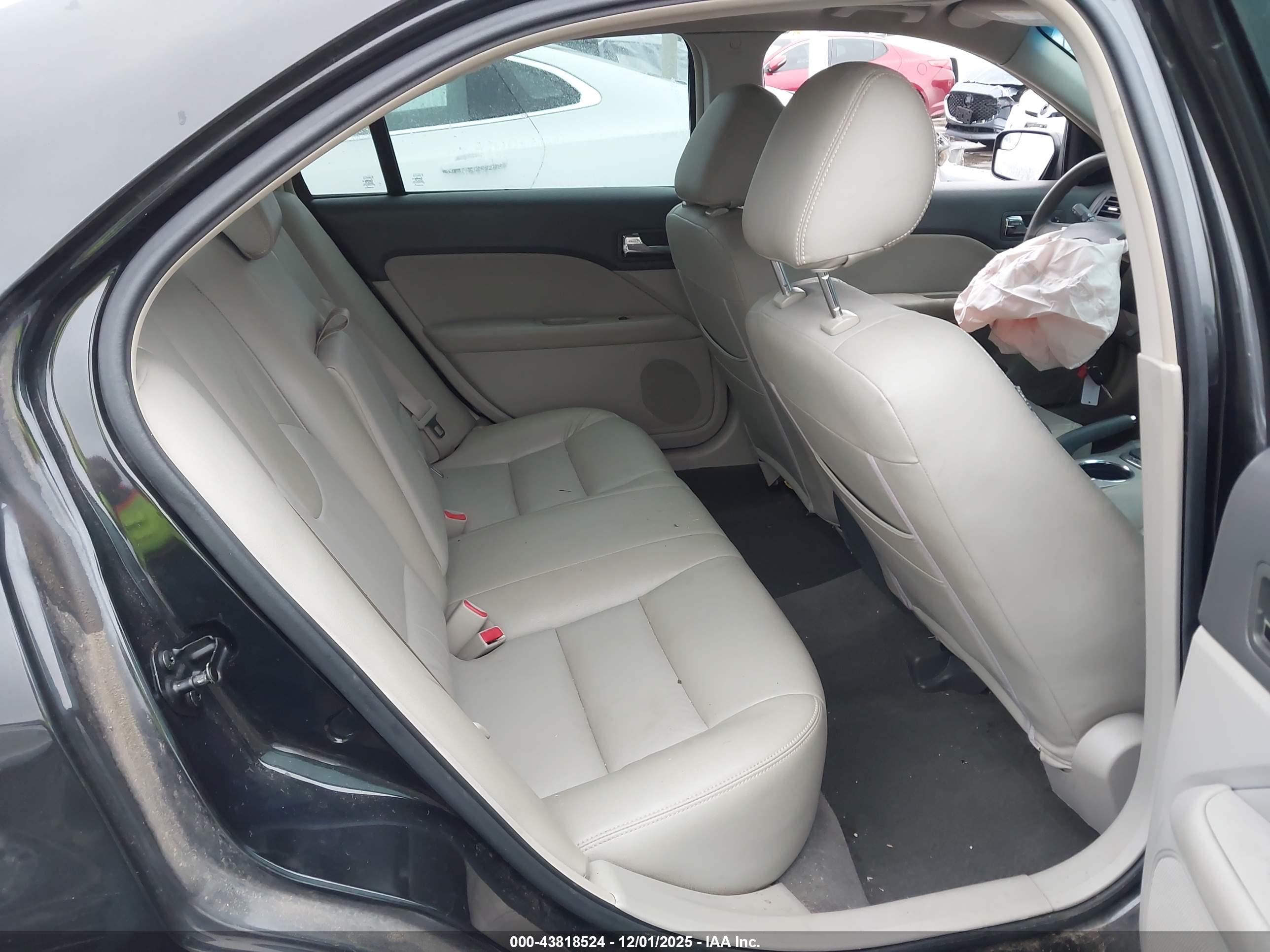FORD FUSION image 8