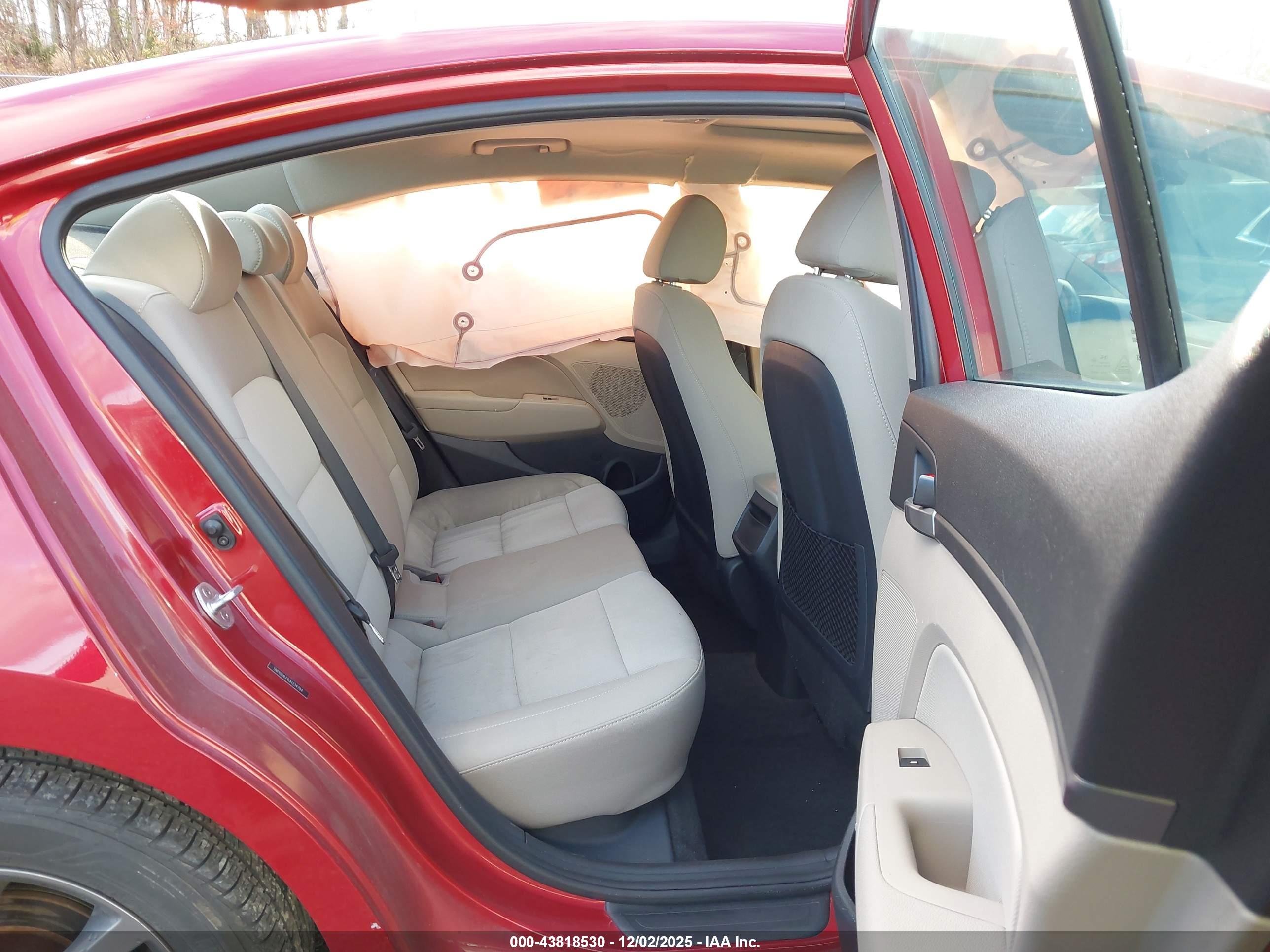 HYUNDAI ELANTRA image 8
