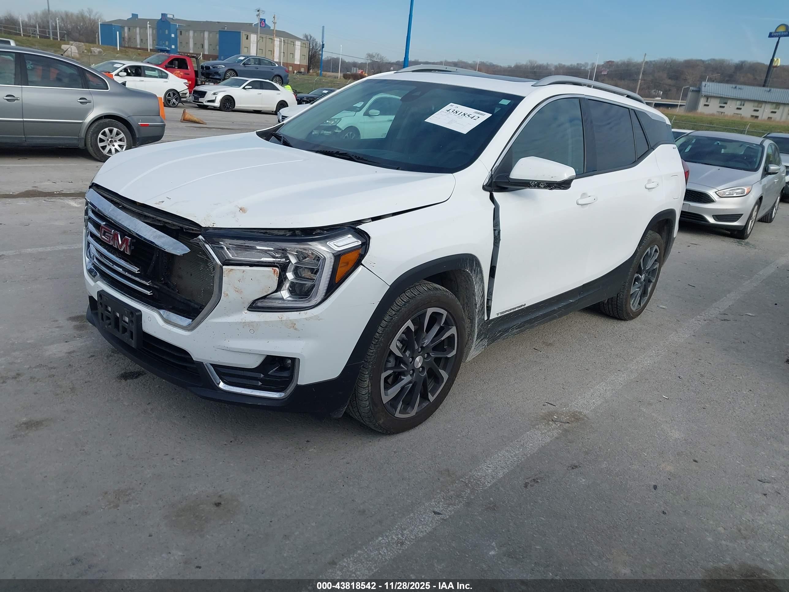 GMC TERRAIN image 2