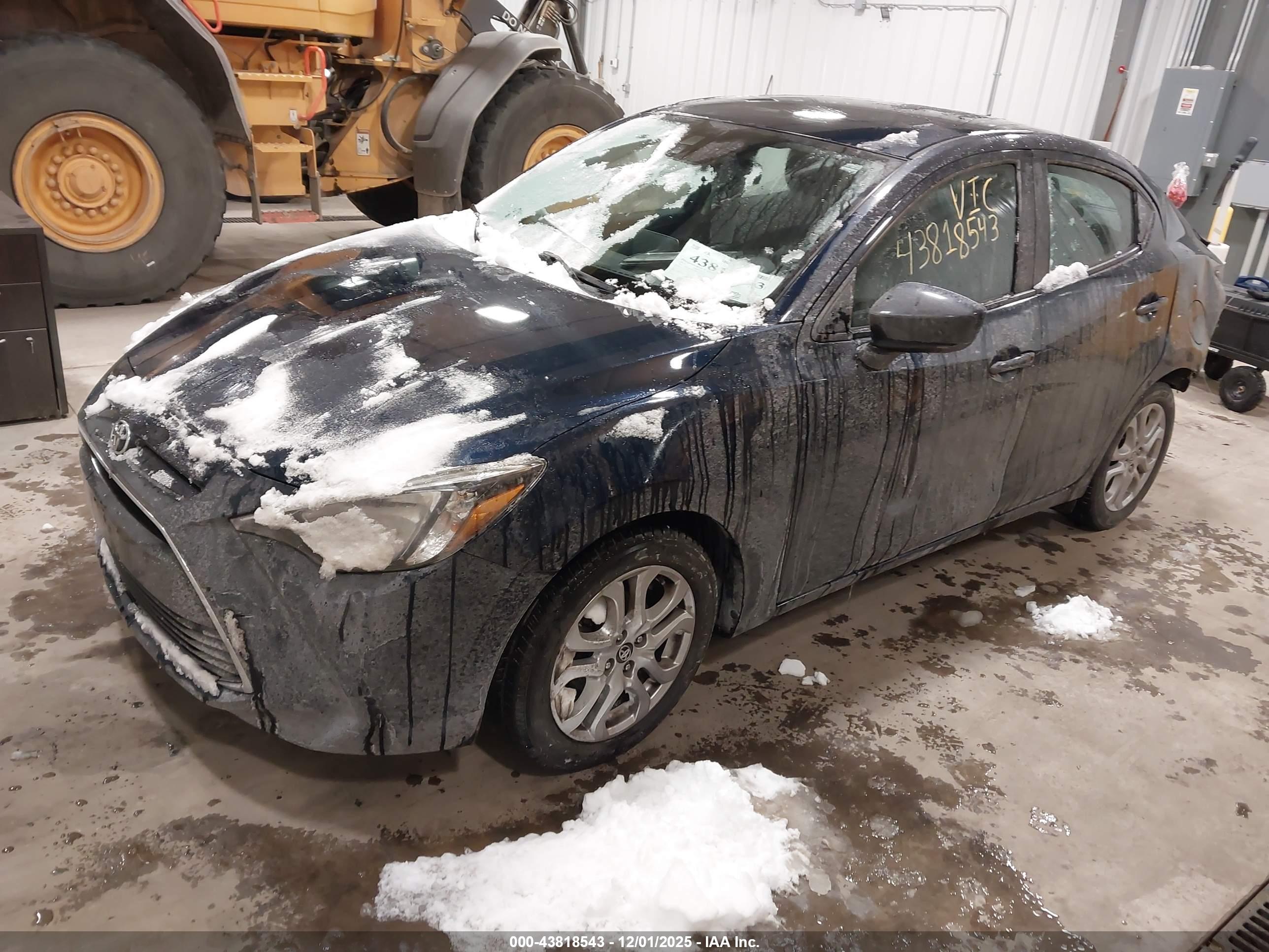 TOYOTA YARIS image 2