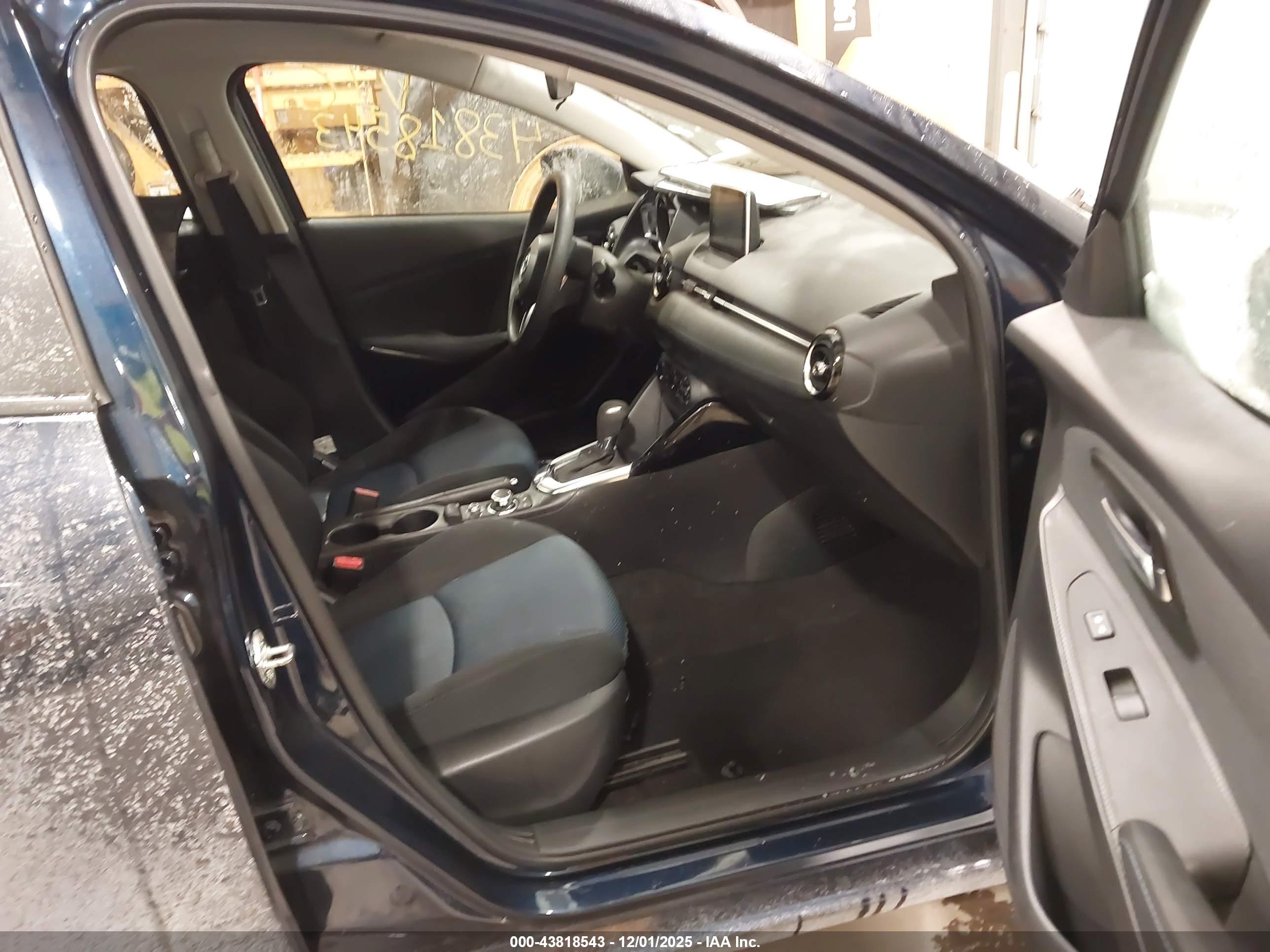 TOYOTA YARIS image 5
