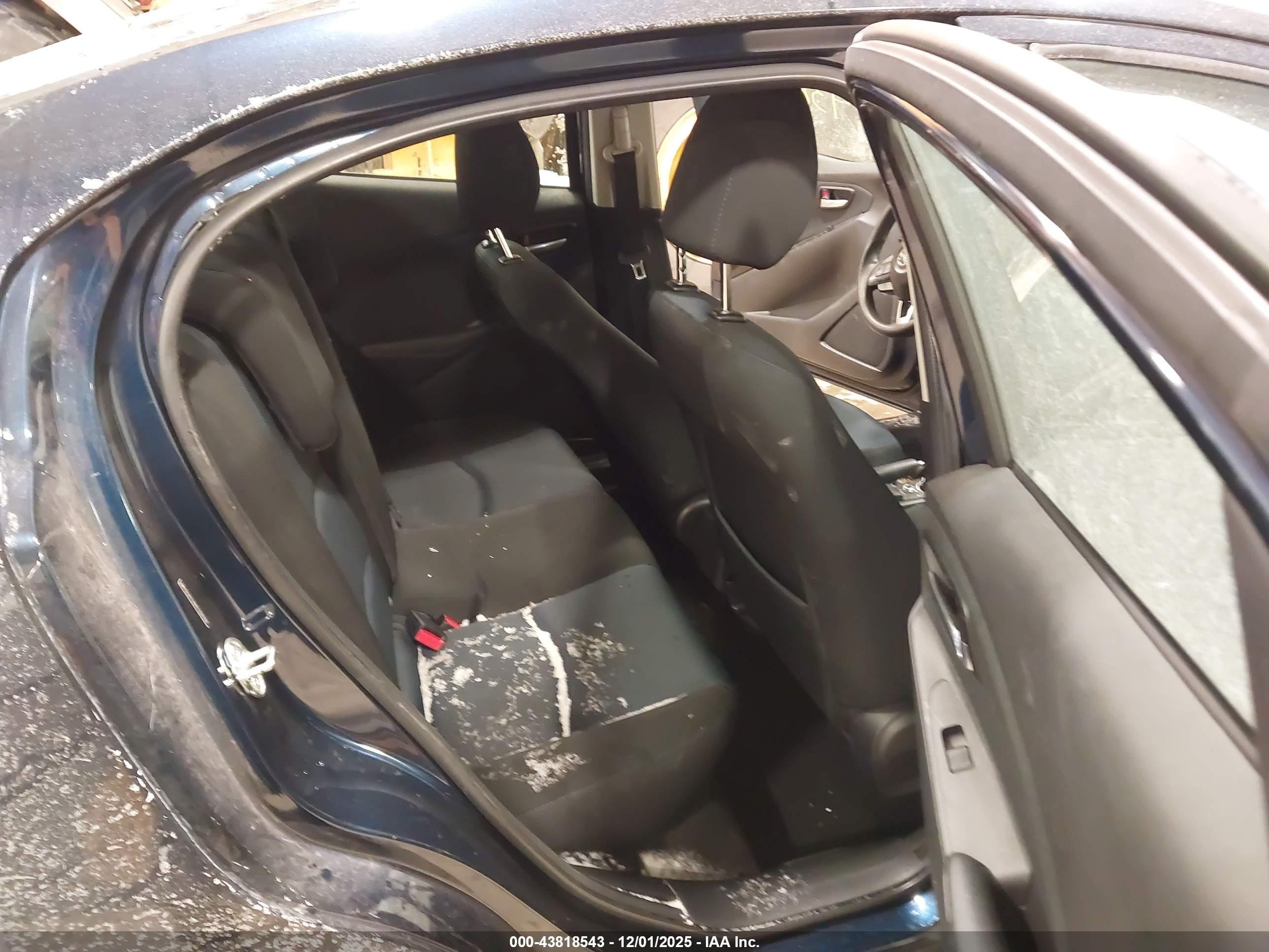 TOYOTA YARIS image 8