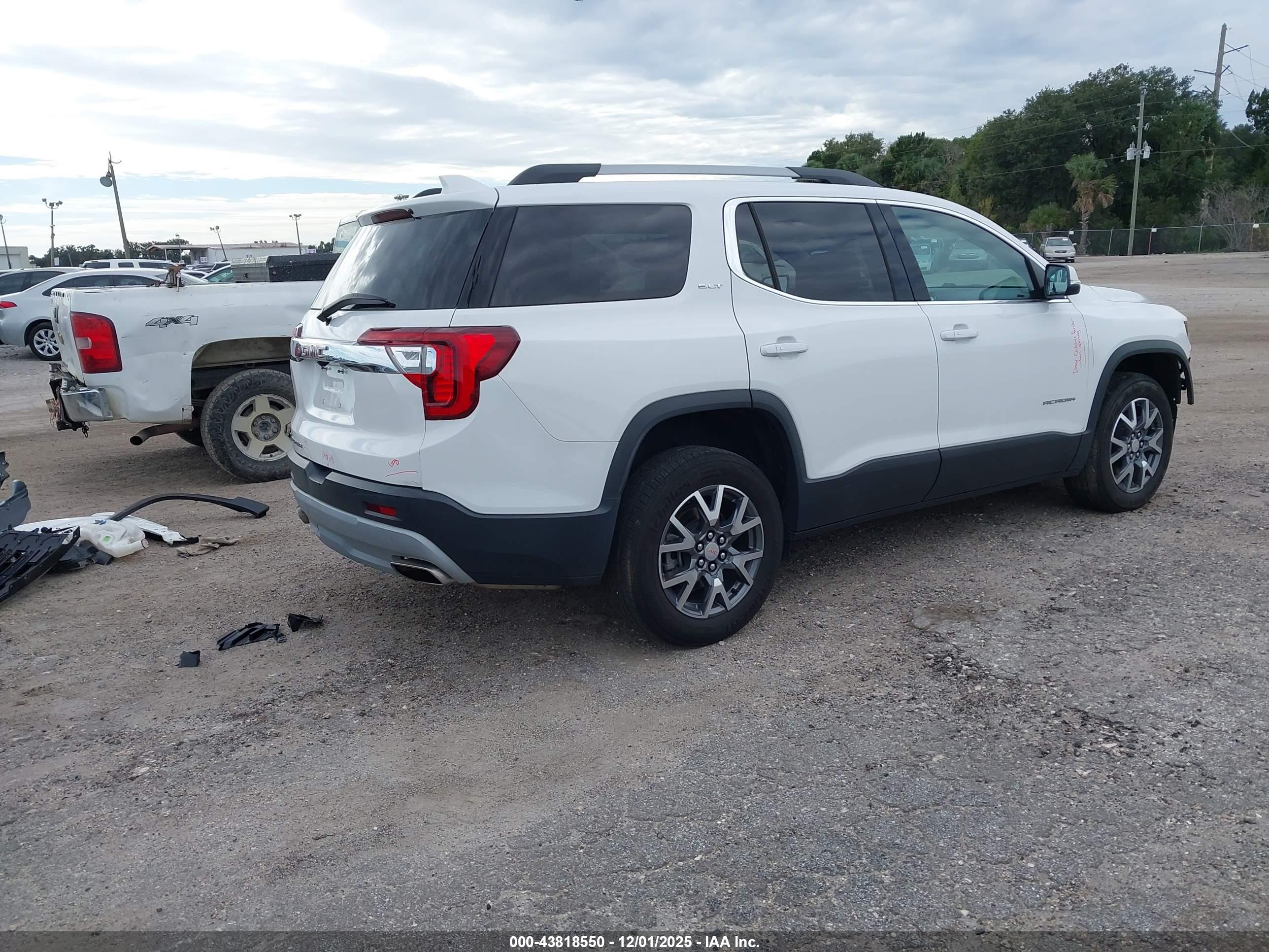 GMC ACADIA image 4