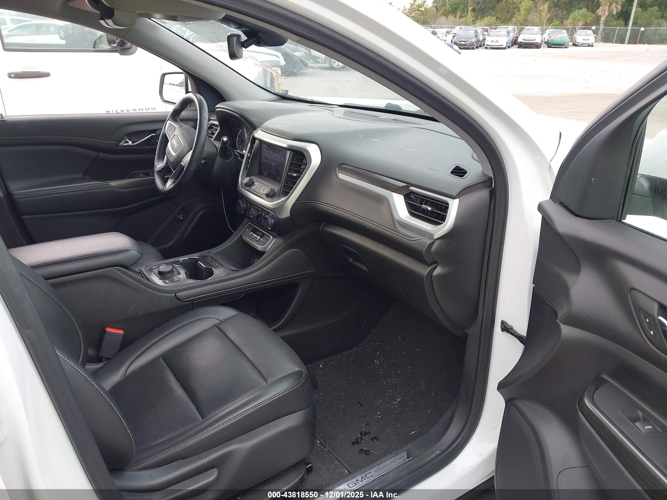 GMC ACADIA image 5