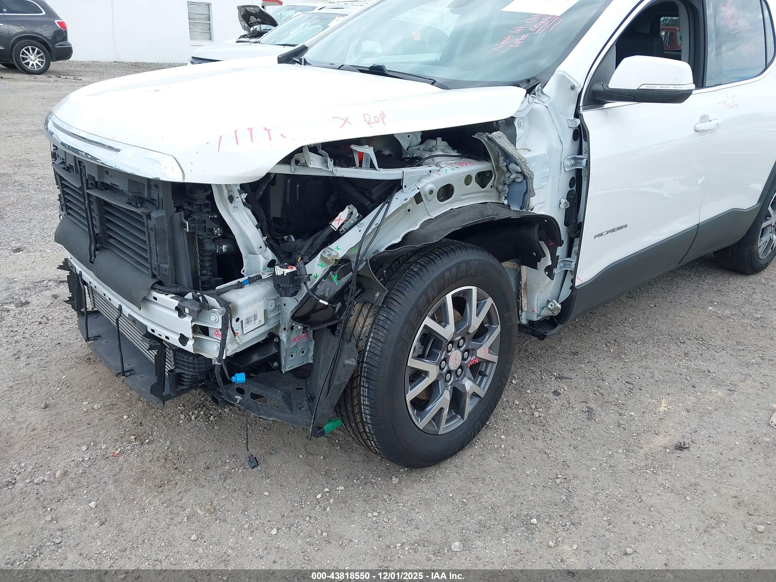 GMC ACADIA image 6
