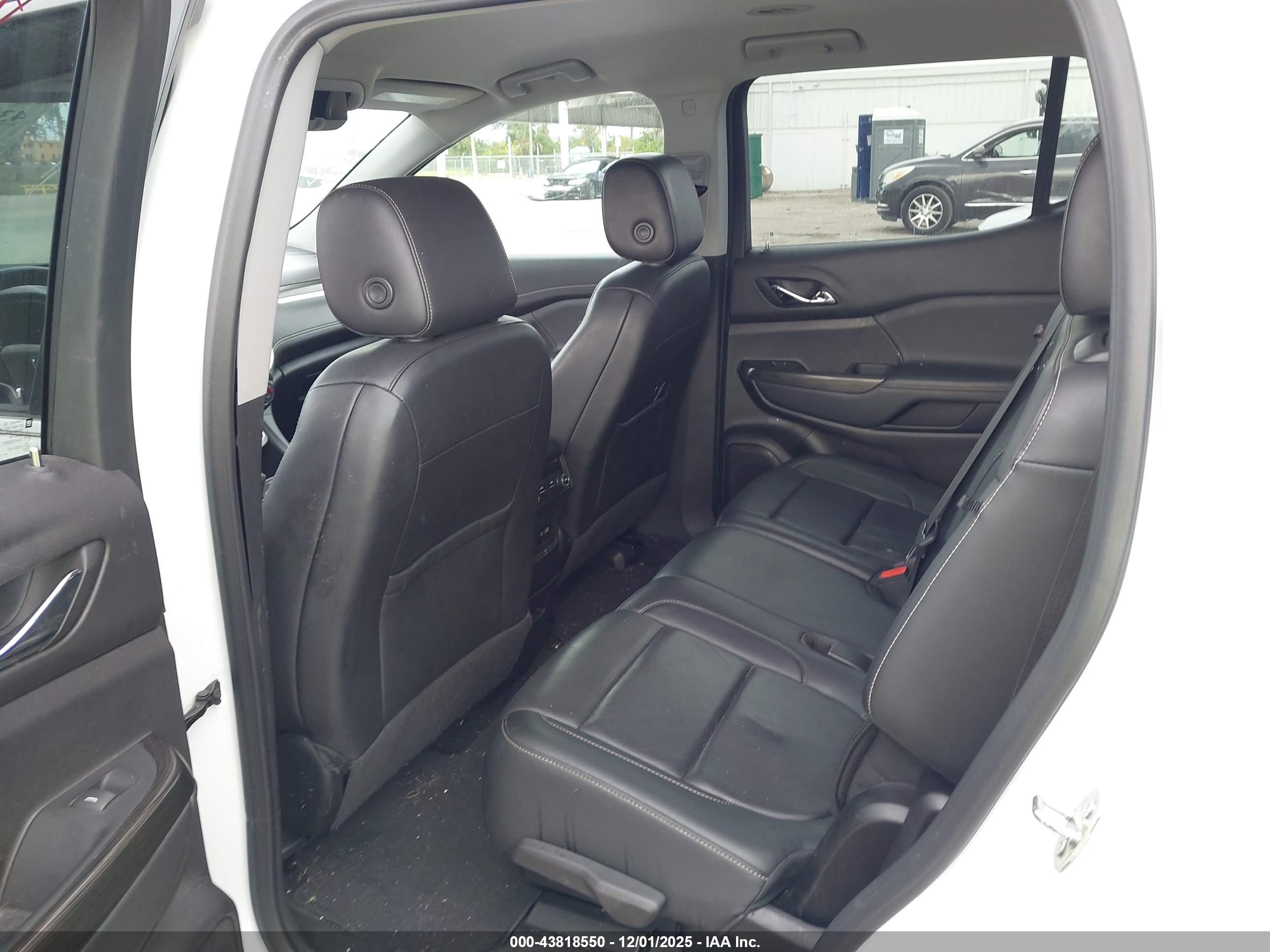GMC ACADIA image 8