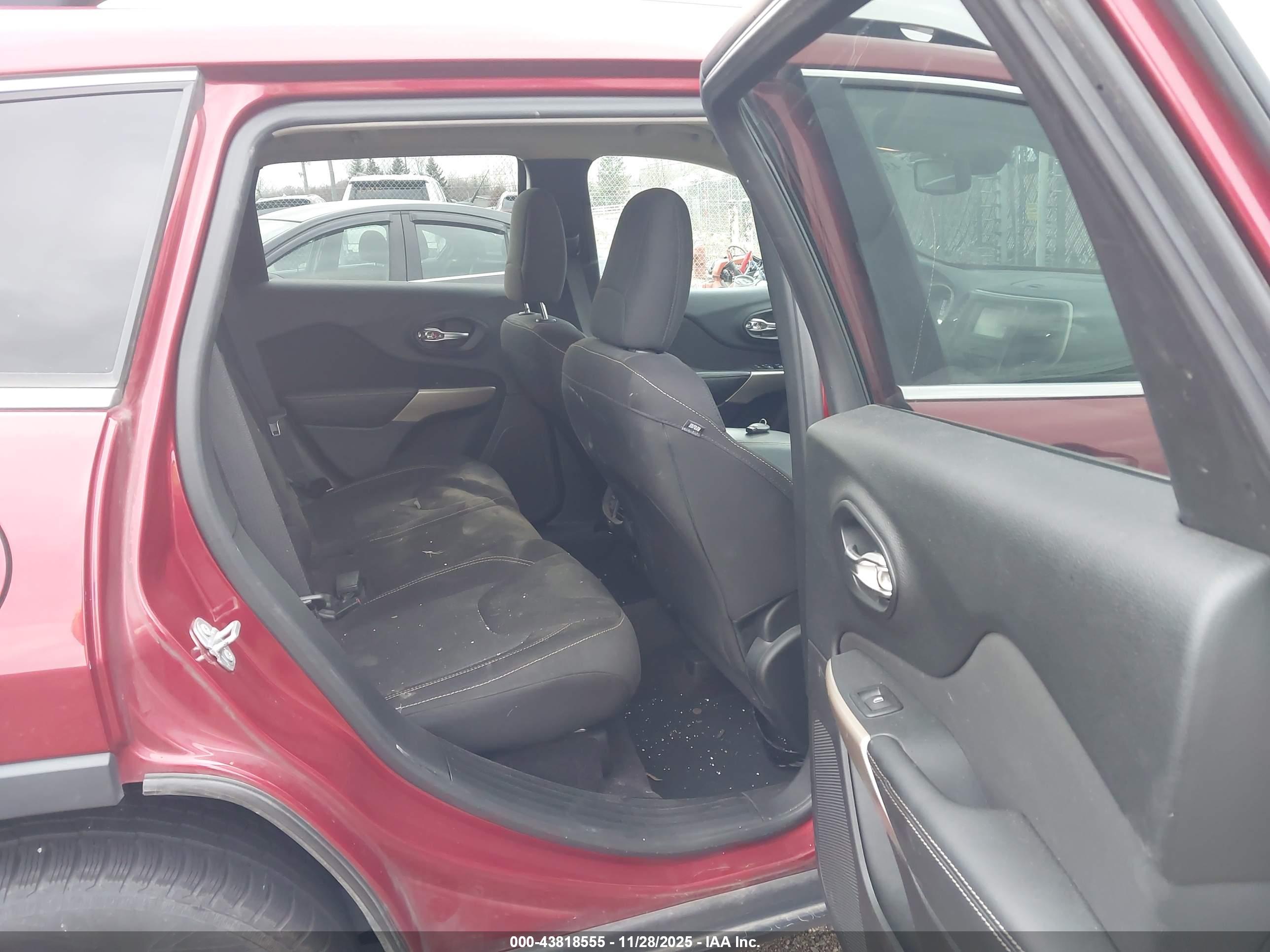 JEEP CHEROKEE image 8