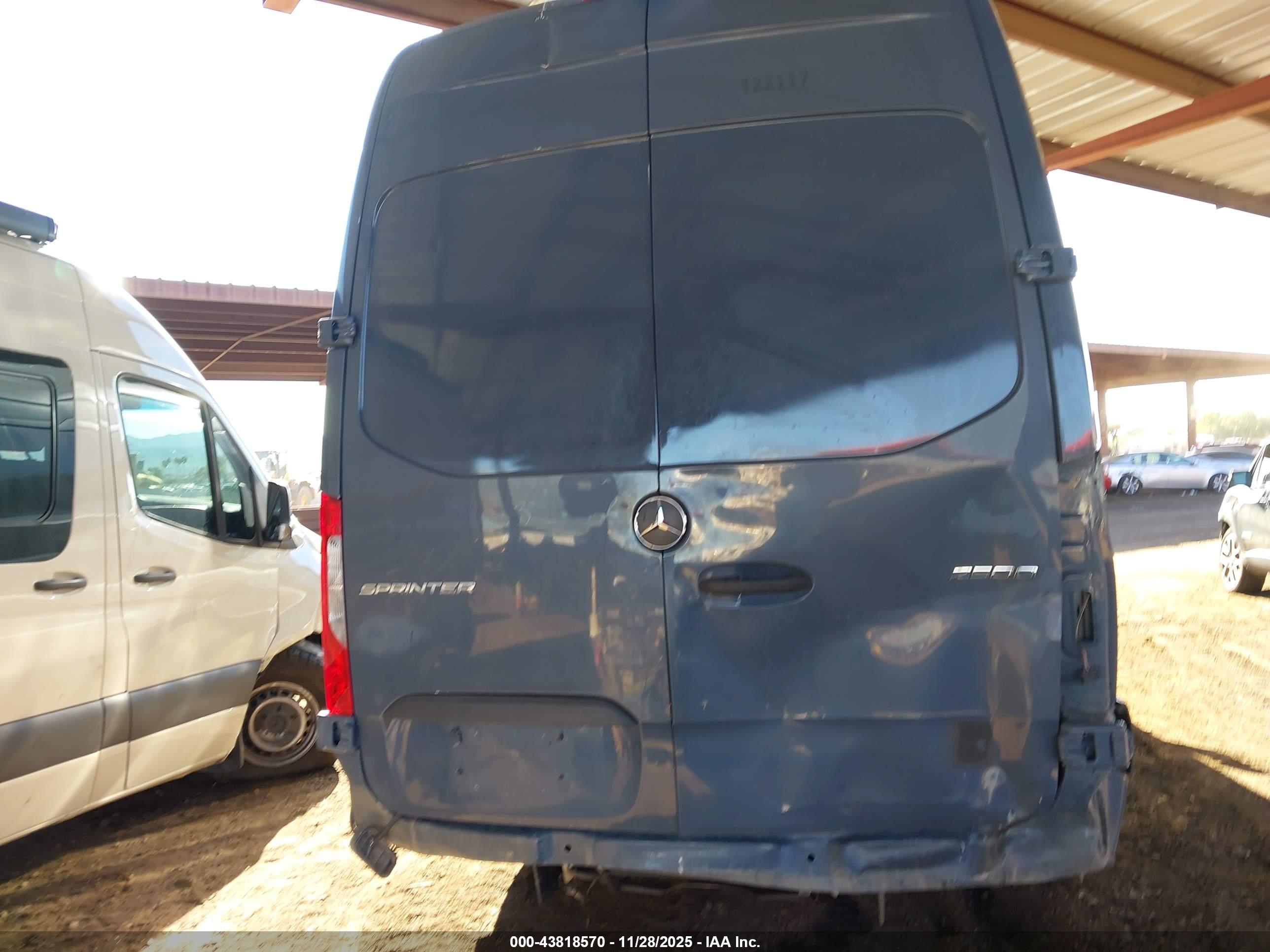 MERCEDES-BENZ SPRINTER image 6