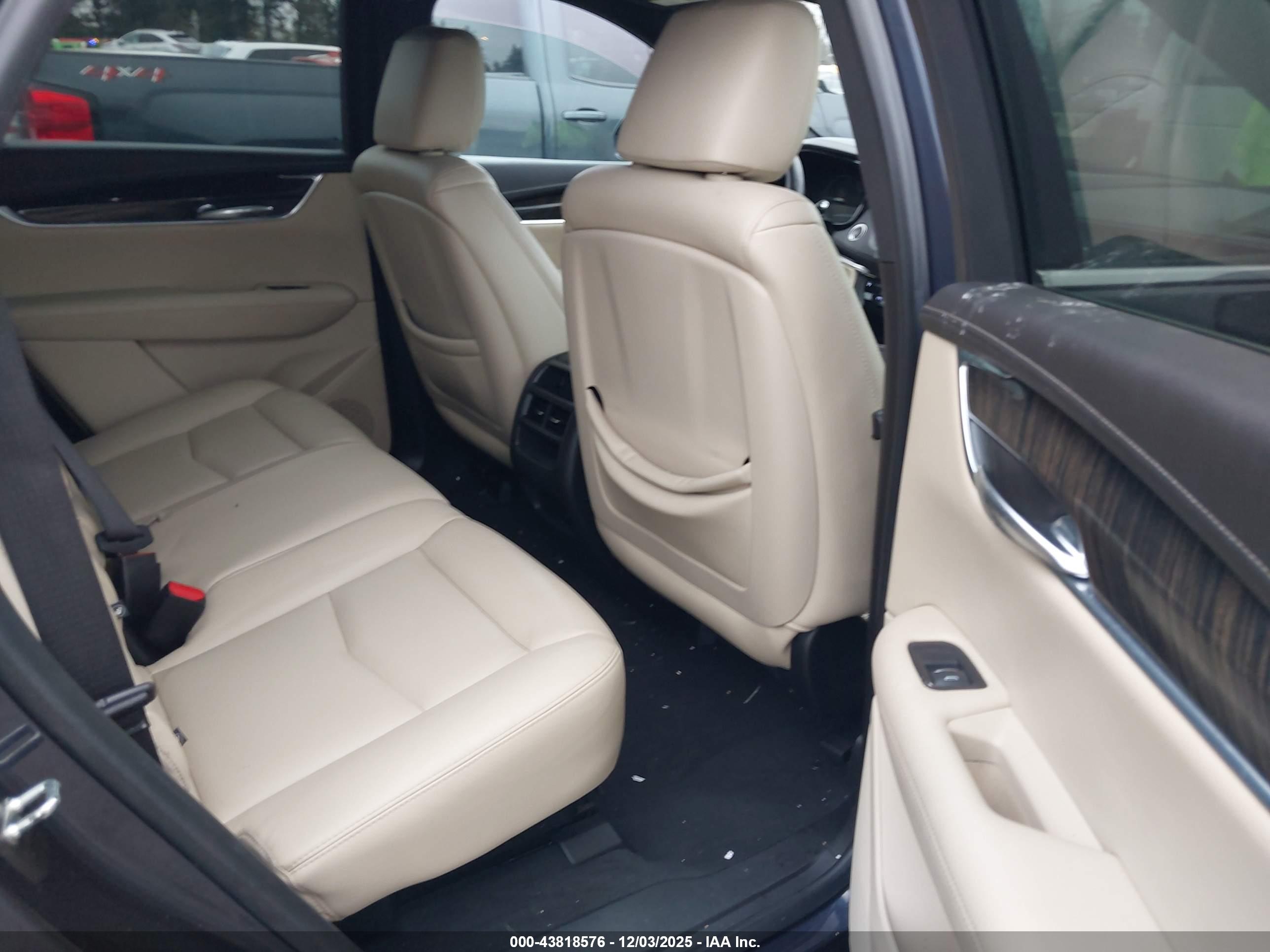 CADILLAC XT5 image 8