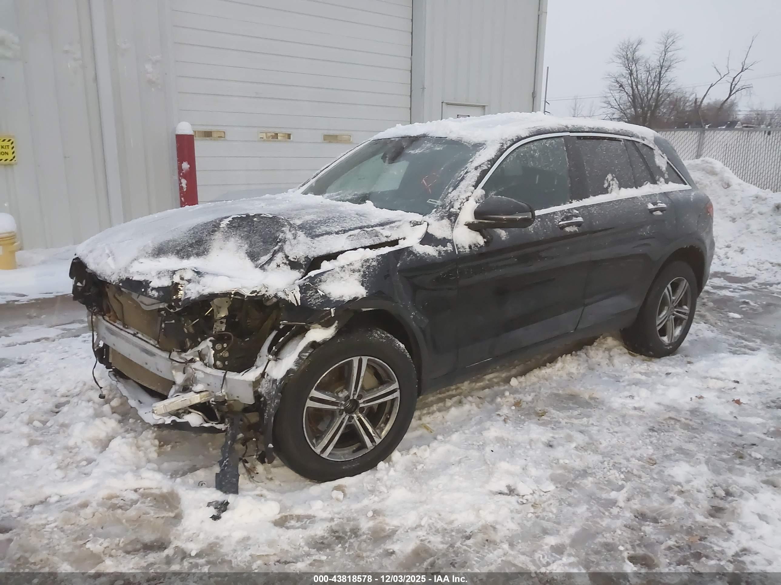 MERCEDES-BENZ GLC image 2