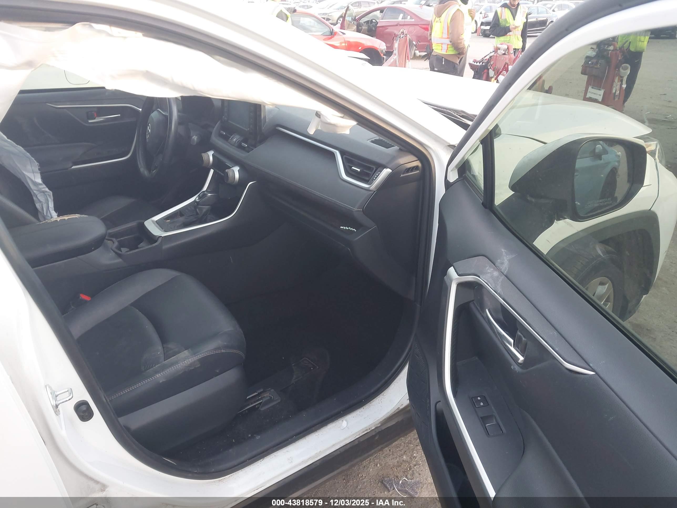 TOYOTA RAV4 image 5