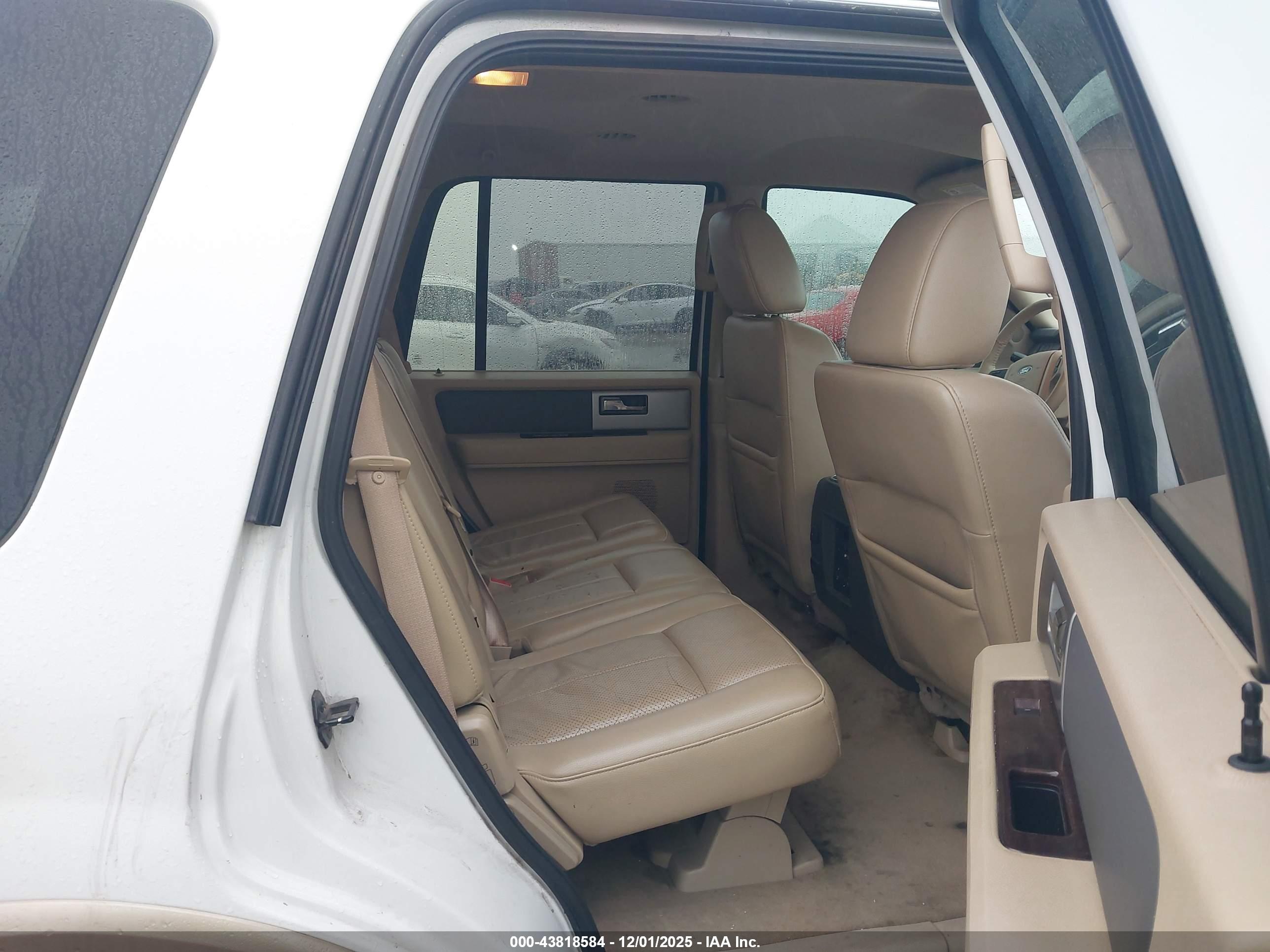 FORD EXPEDITION image 8