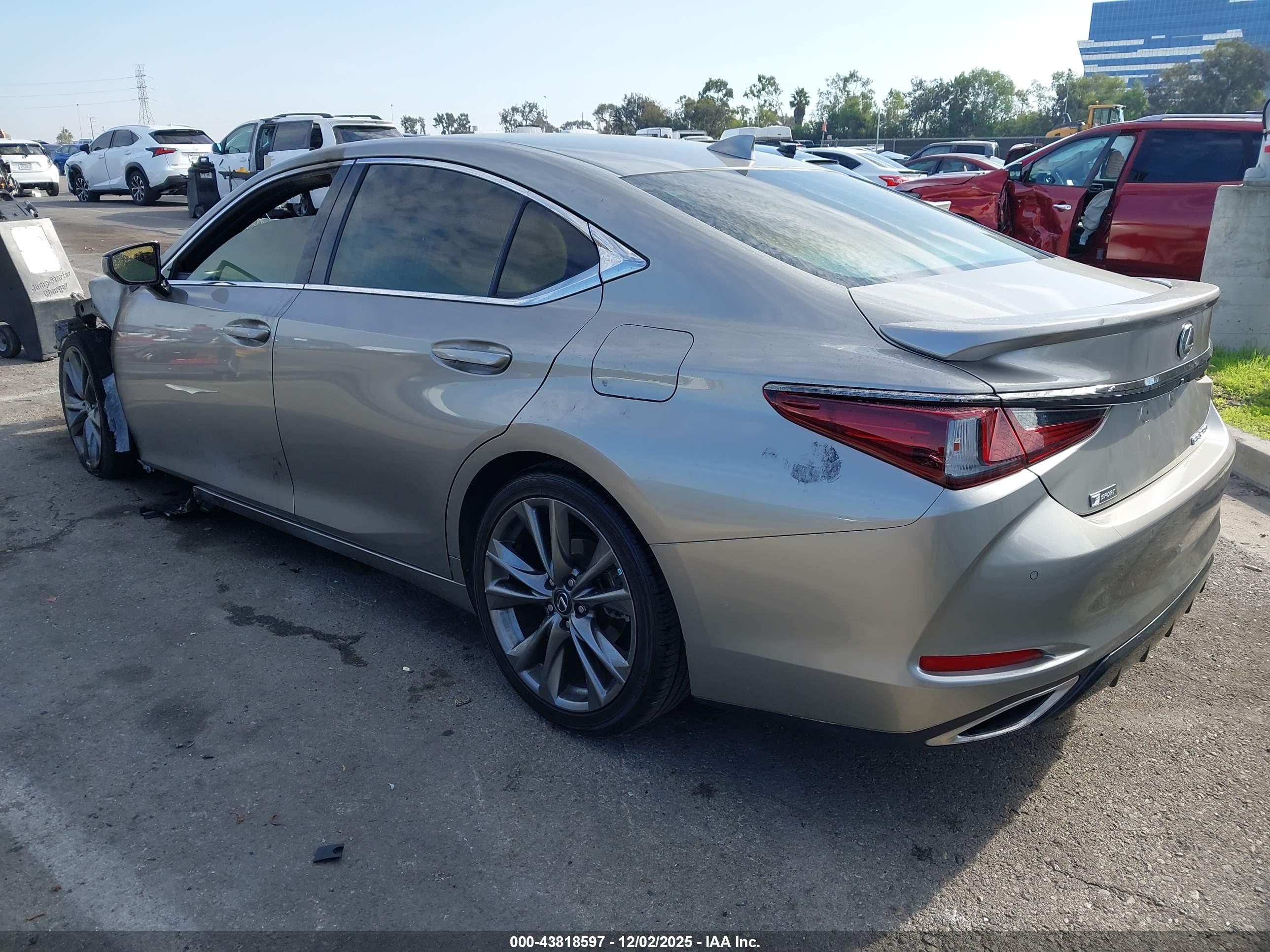 LEXUS ES image 3