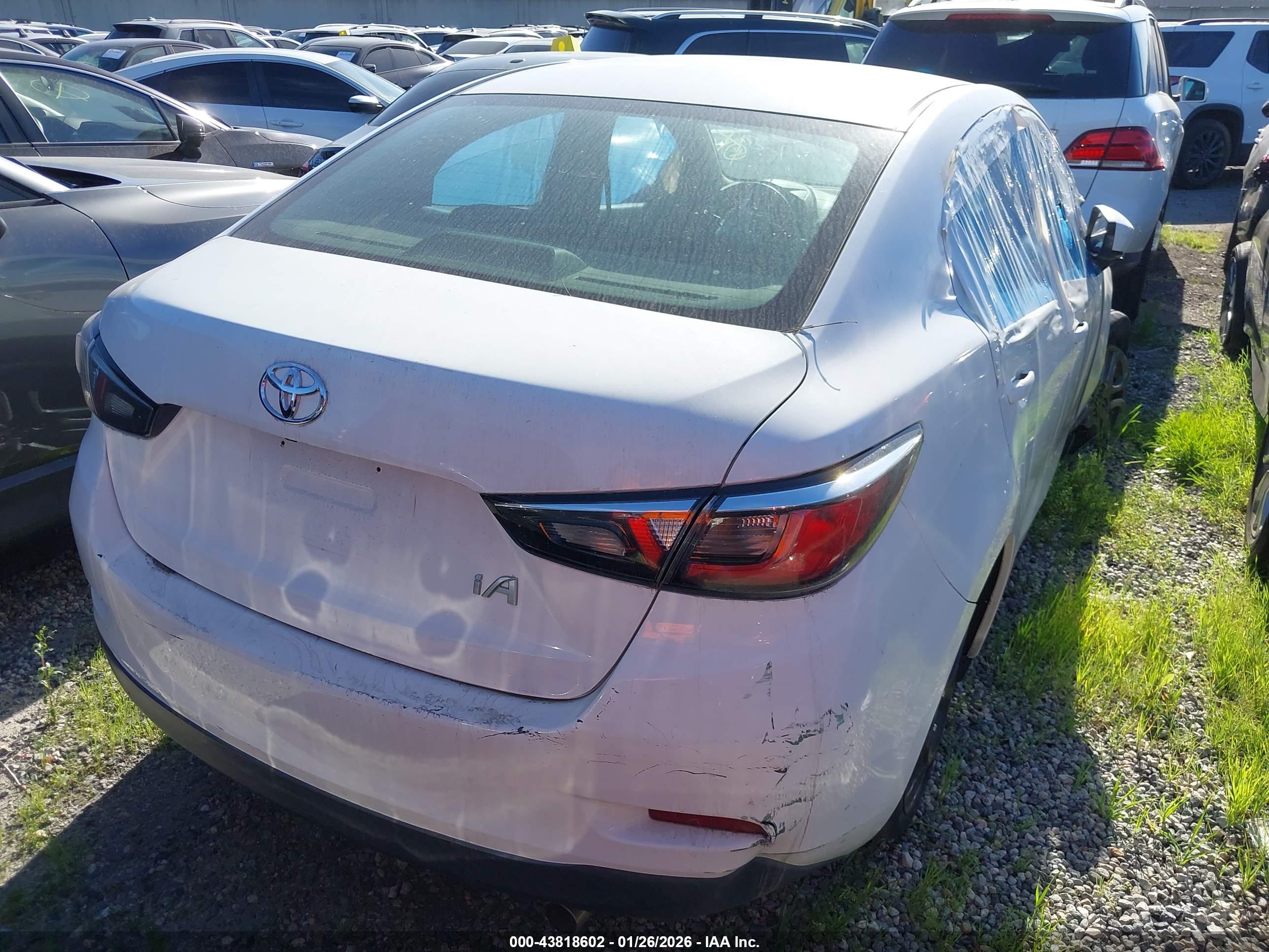 TOYOTA YARIS image 4