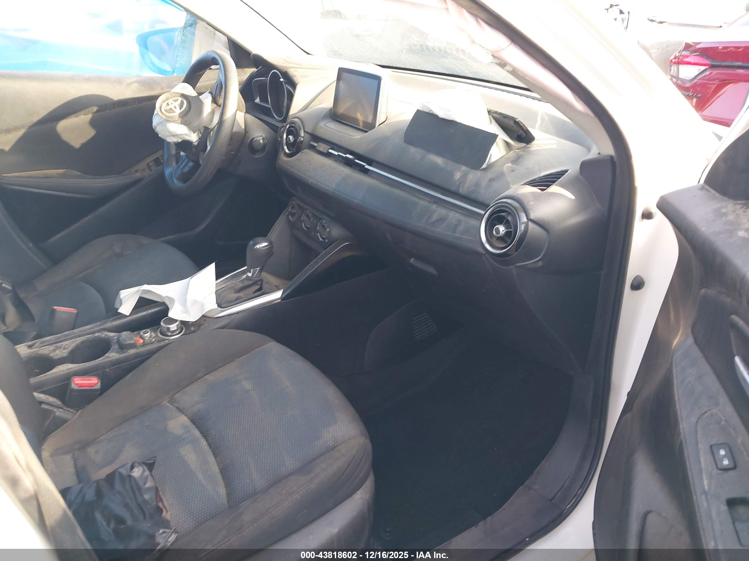 TOYOTA YARIS image 5