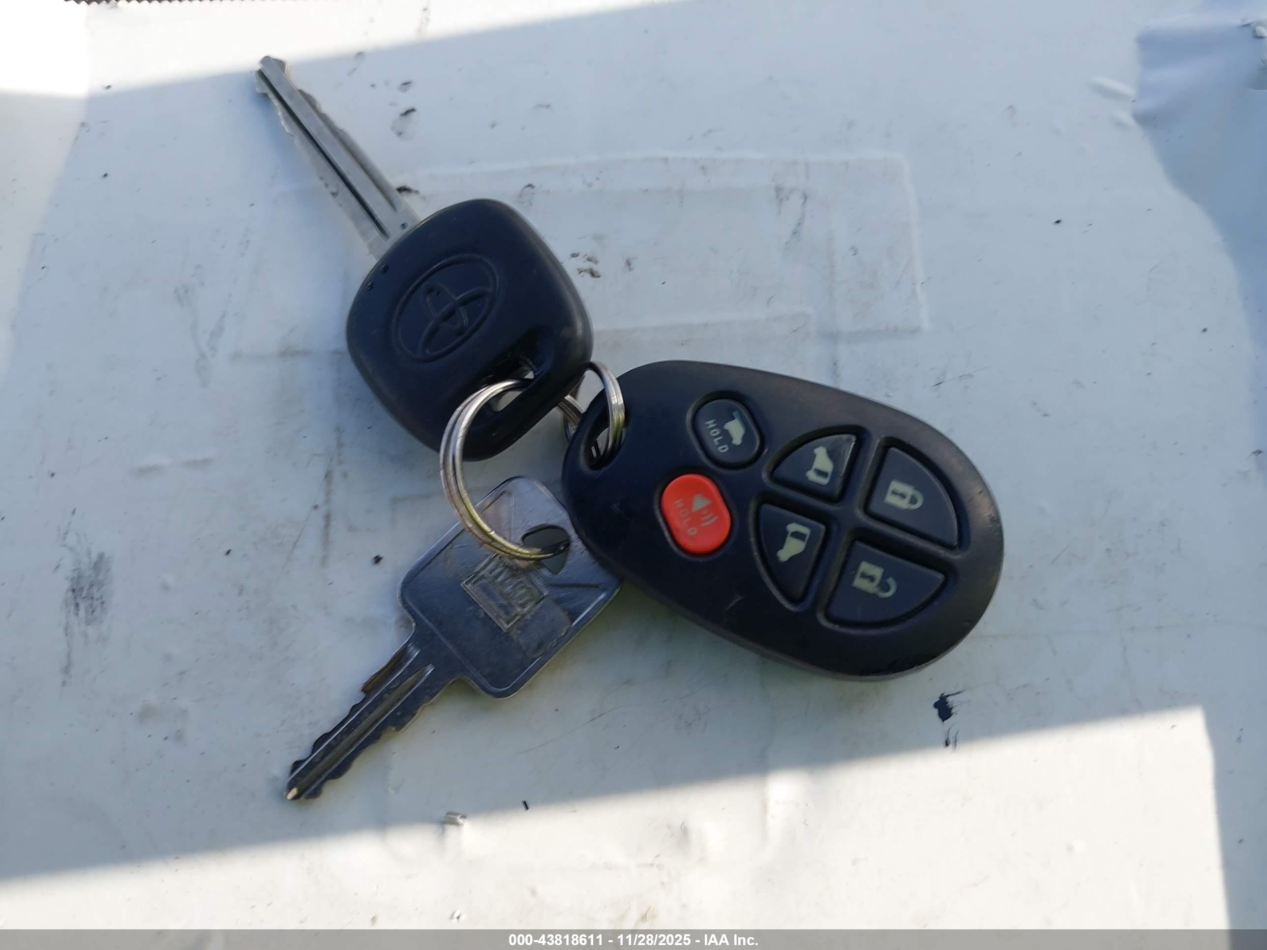 TOYOTA SIENNA image 11