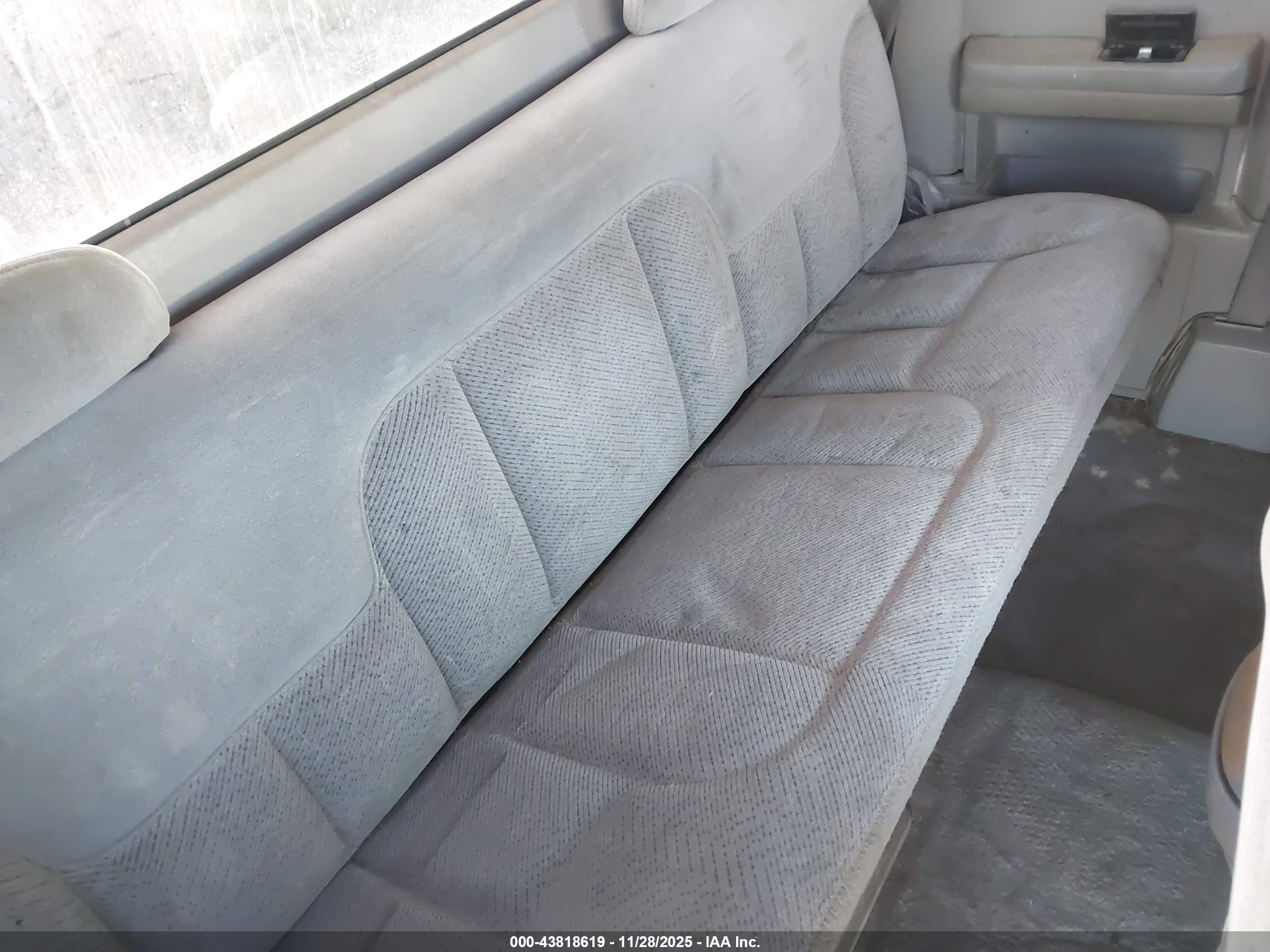 CHEVROLET GMT-400 image 8