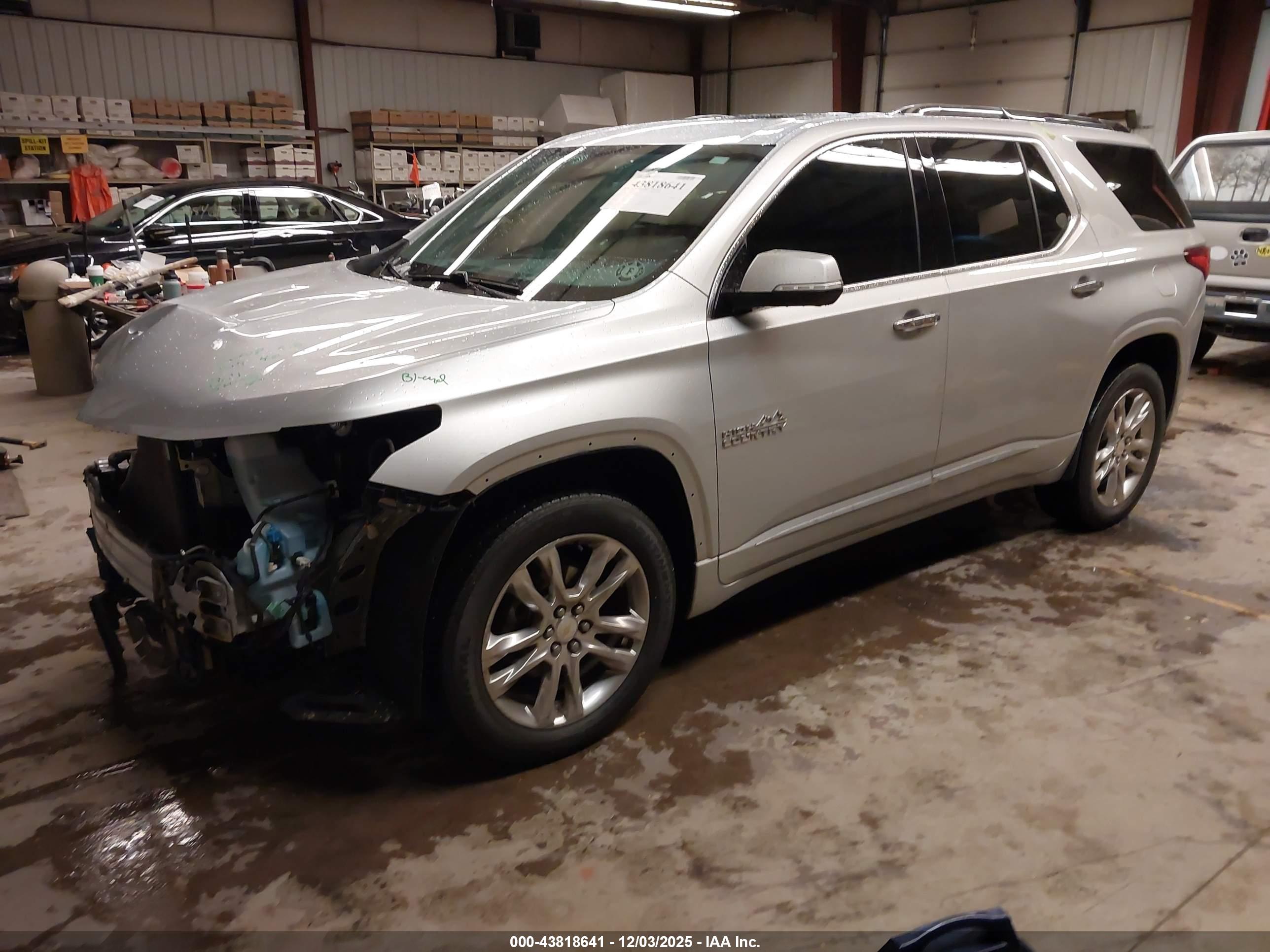 CHEVROLET TRAVERSE image 2
