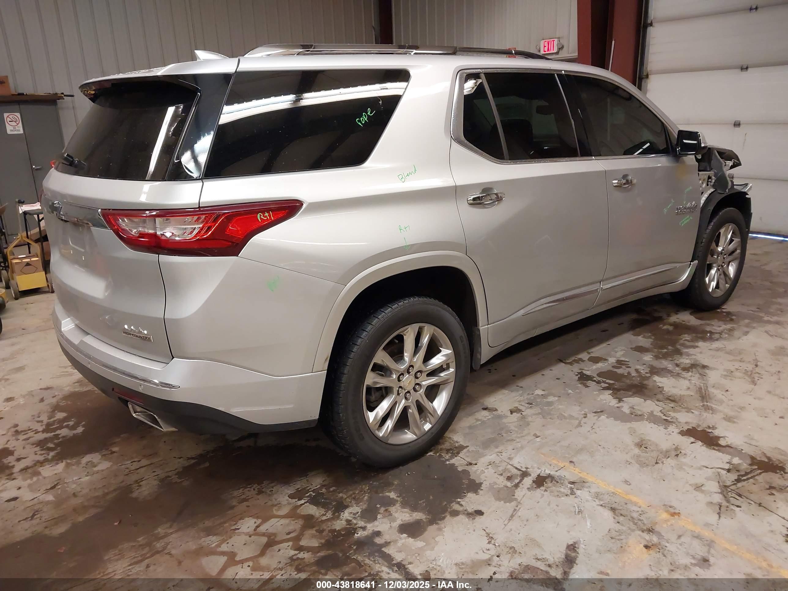 CHEVROLET TRAVERSE image 4
