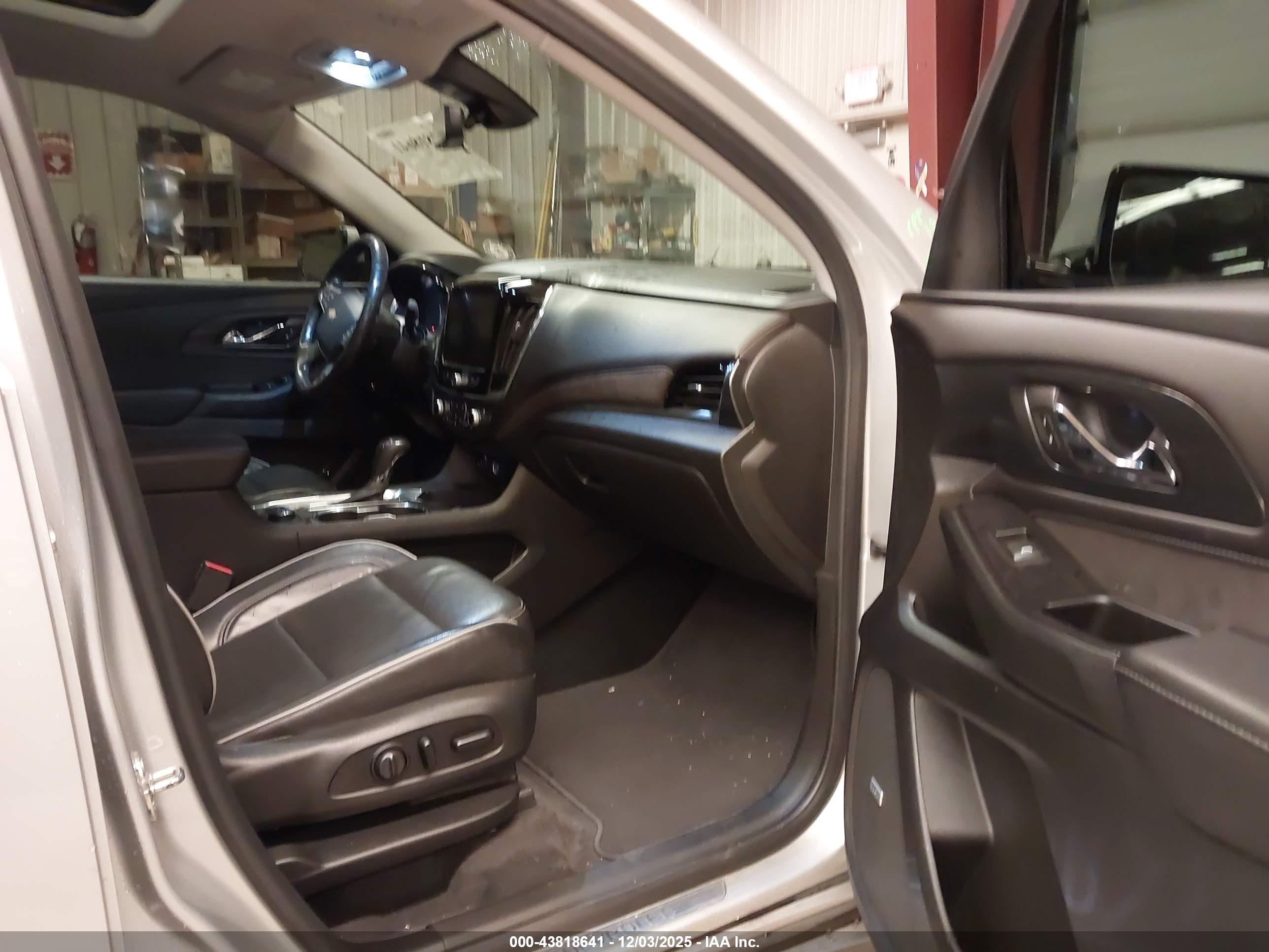 CHEVROLET TRAVERSE image 5