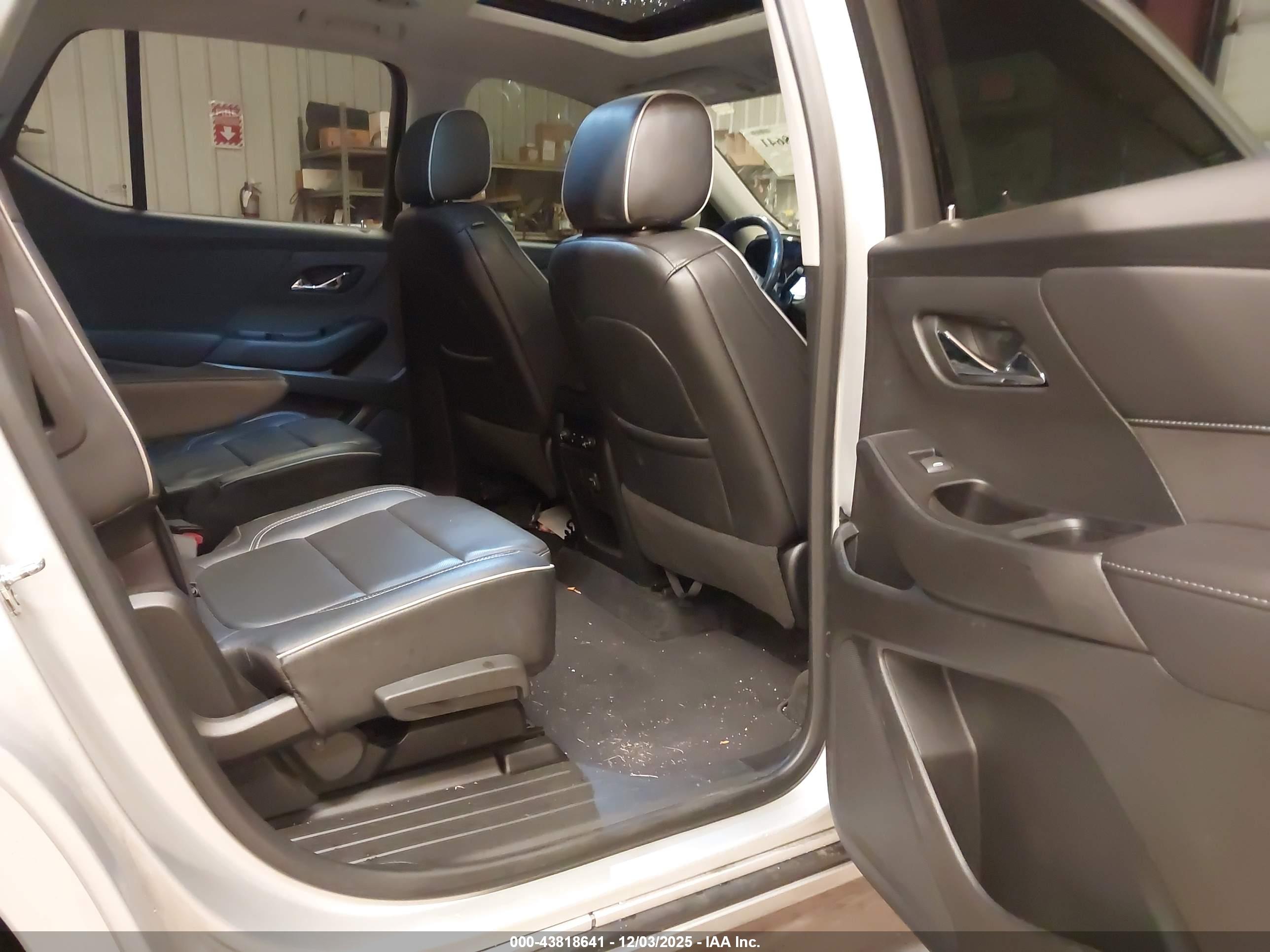 CHEVROLET TRAVERSE image 8