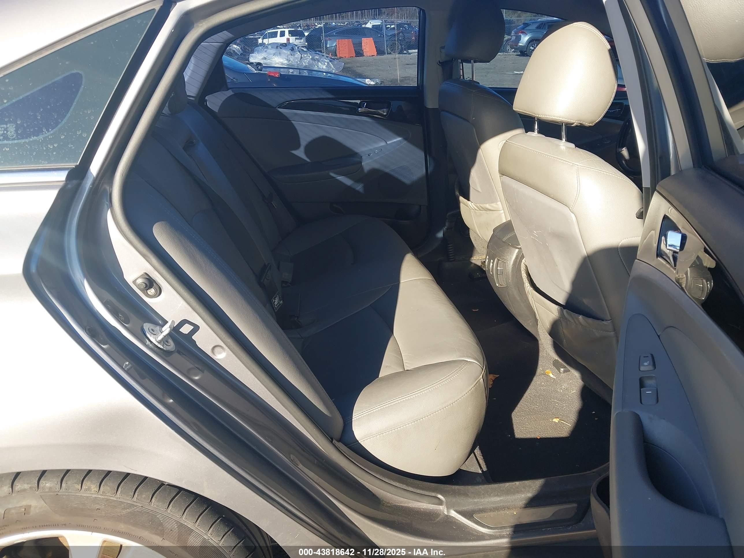 HYUNDAI SONATA image 8