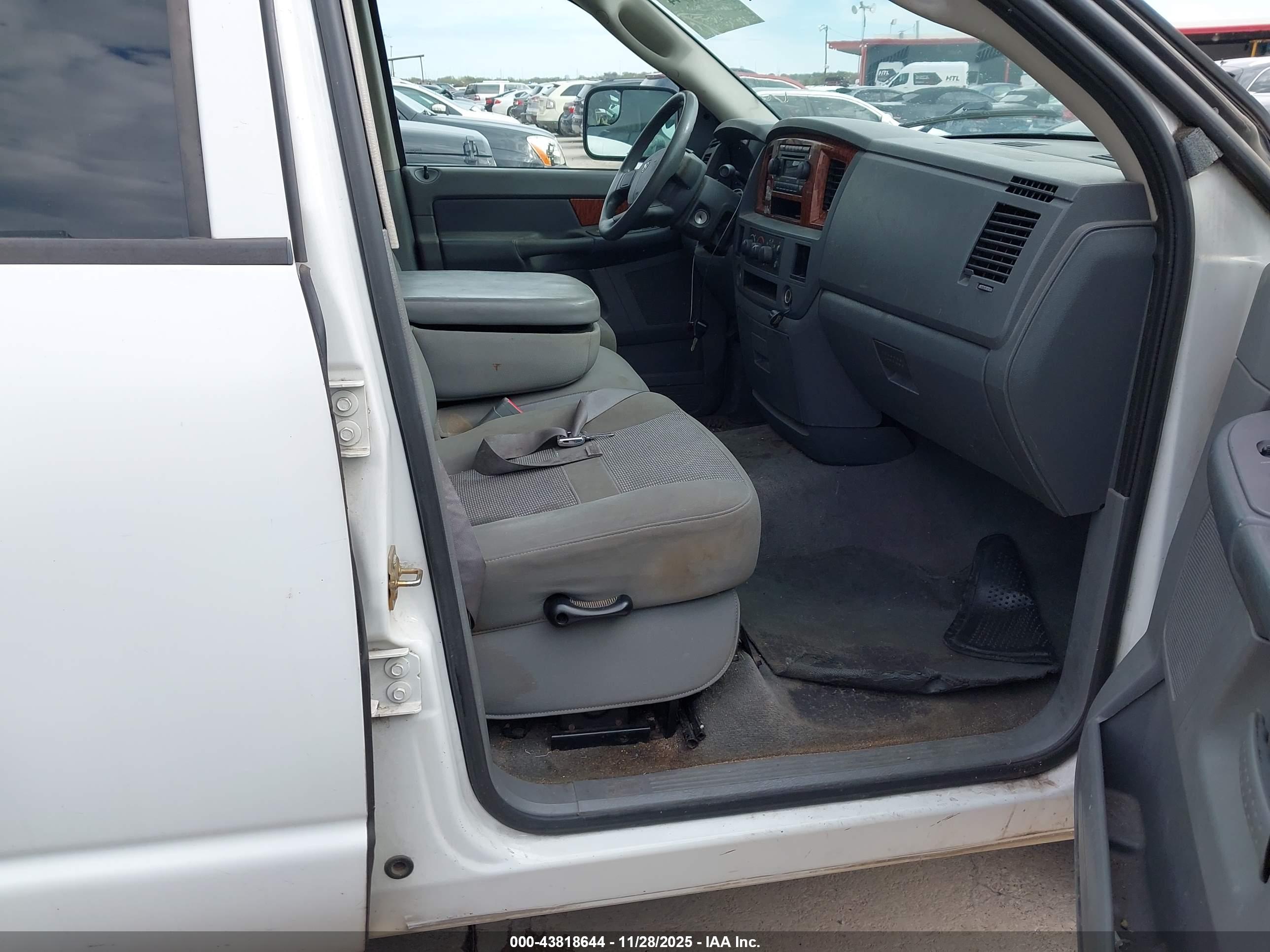 DODGE RAM image 5