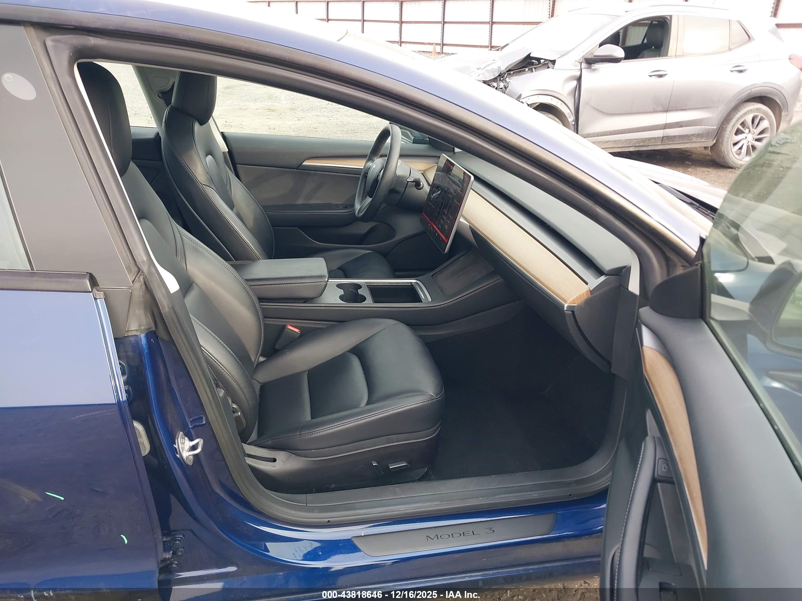 TESLA MODEL image 5