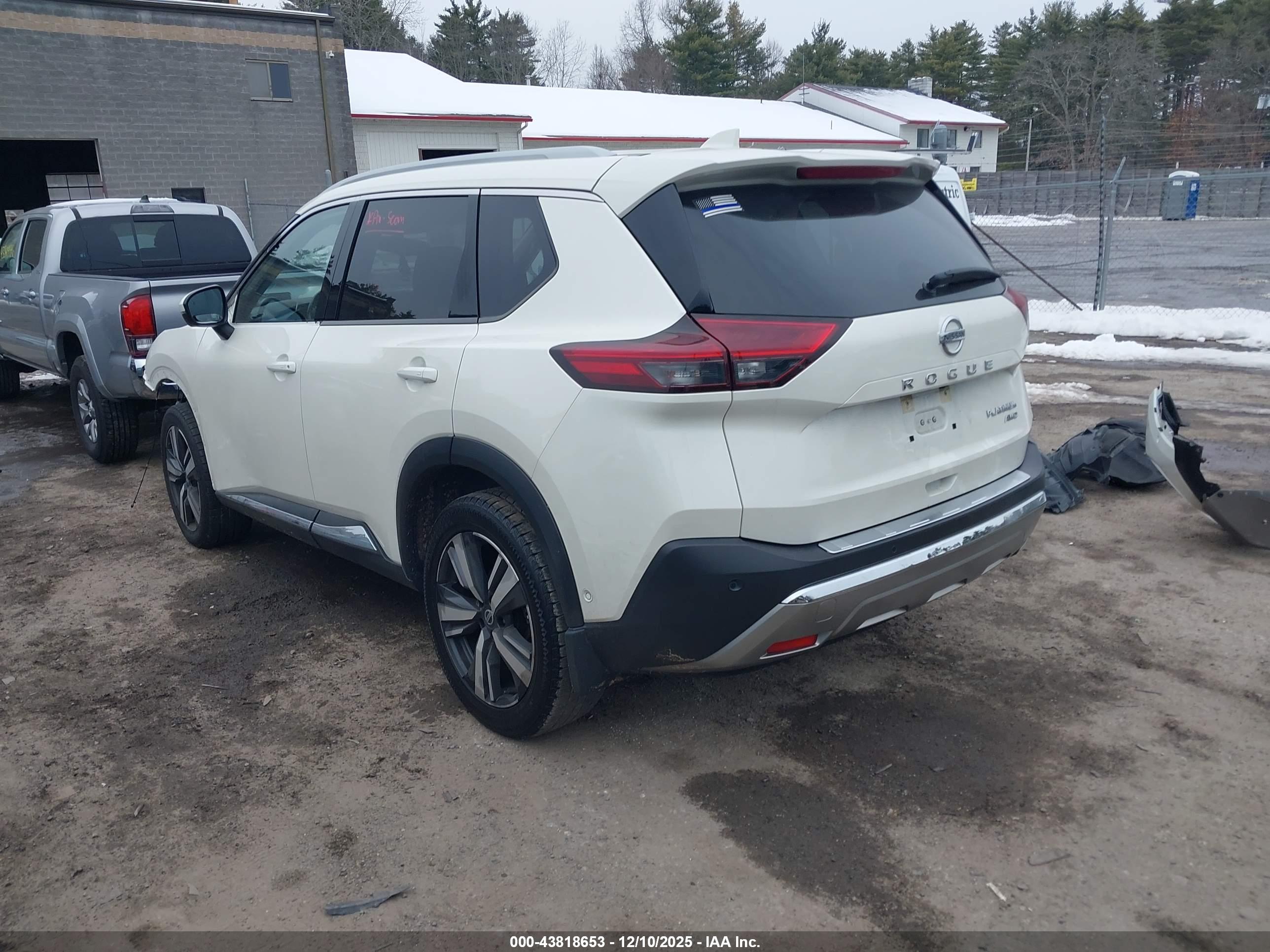 NISSAN ROGUE image 3