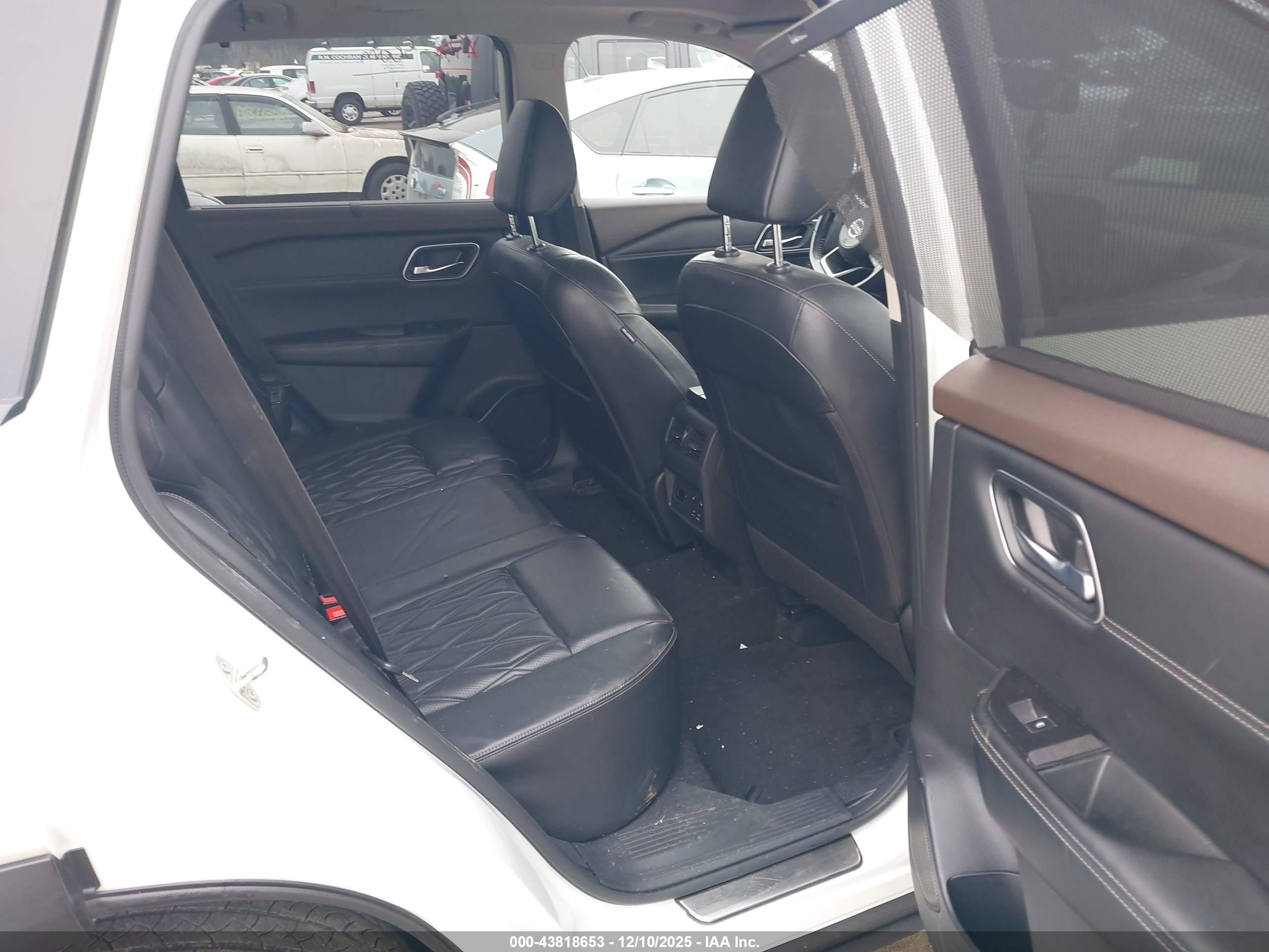 NISSAN ROGUE image 8