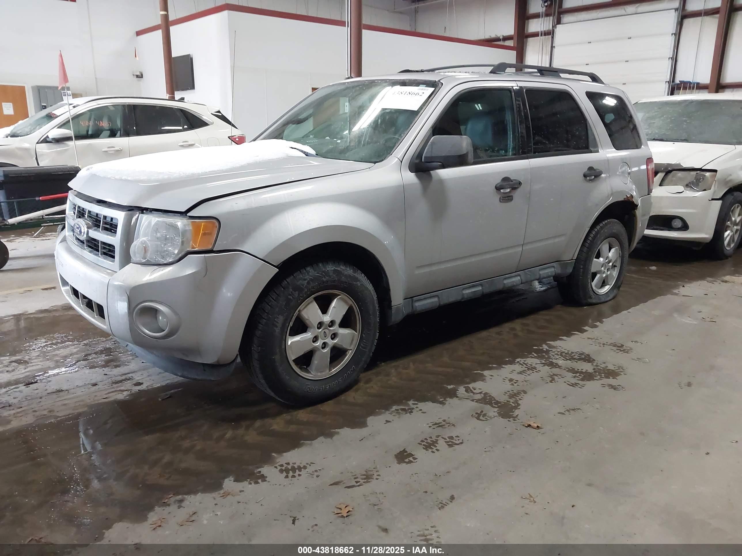 FORD ESCAPE image 2
