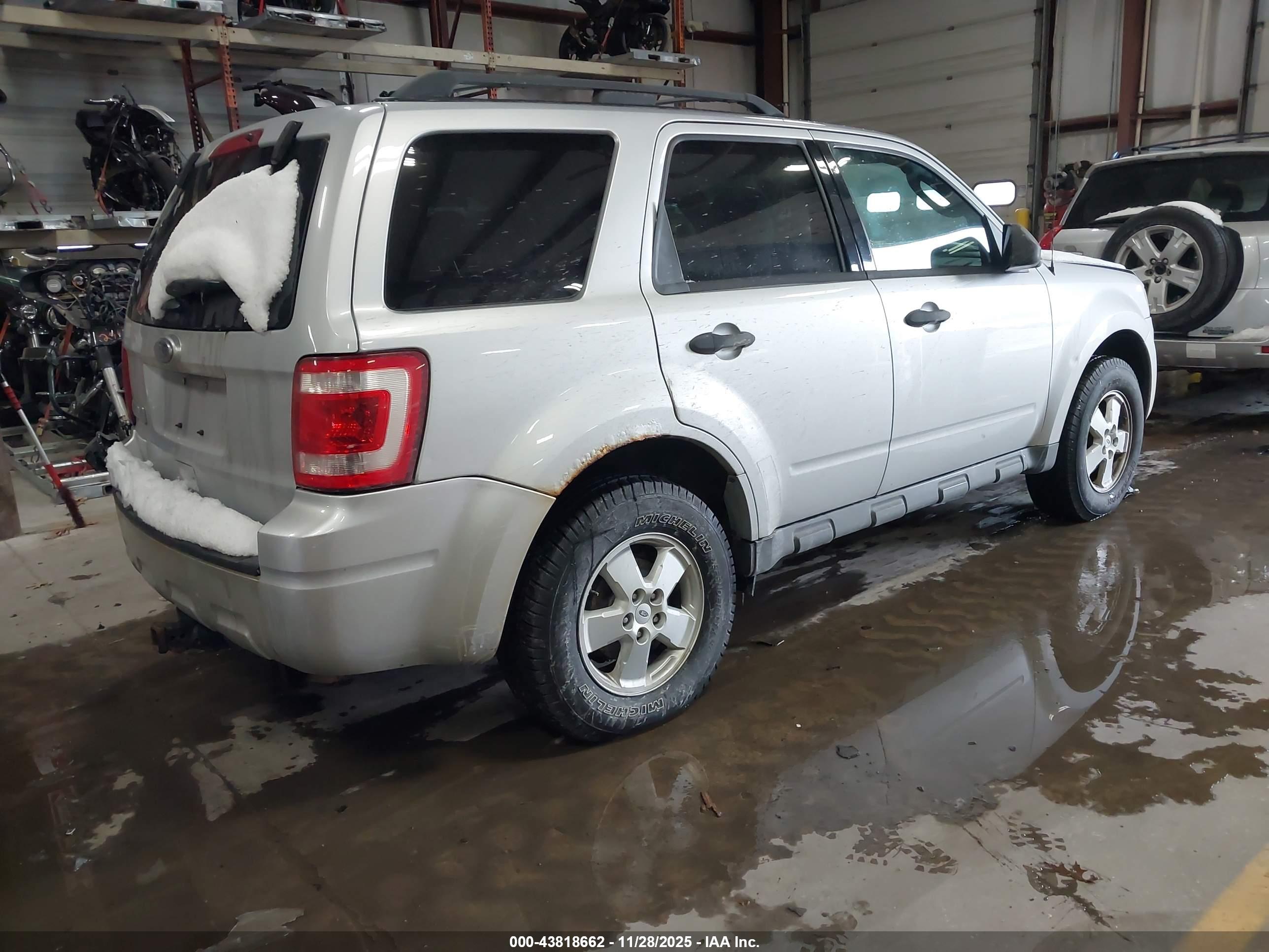 FORD ESCAPE image 4