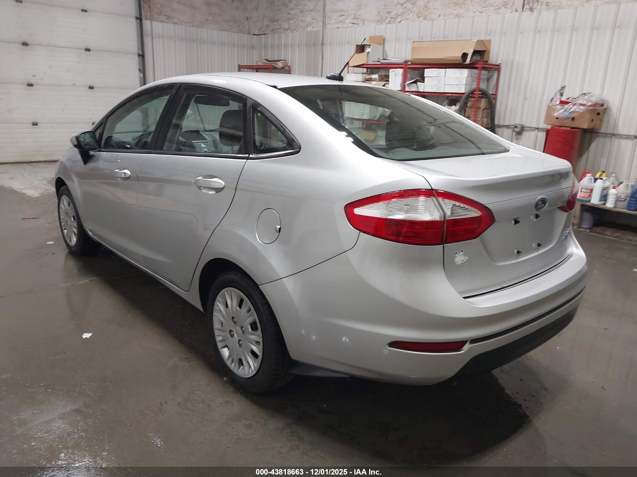 FORD FIESTA image 3