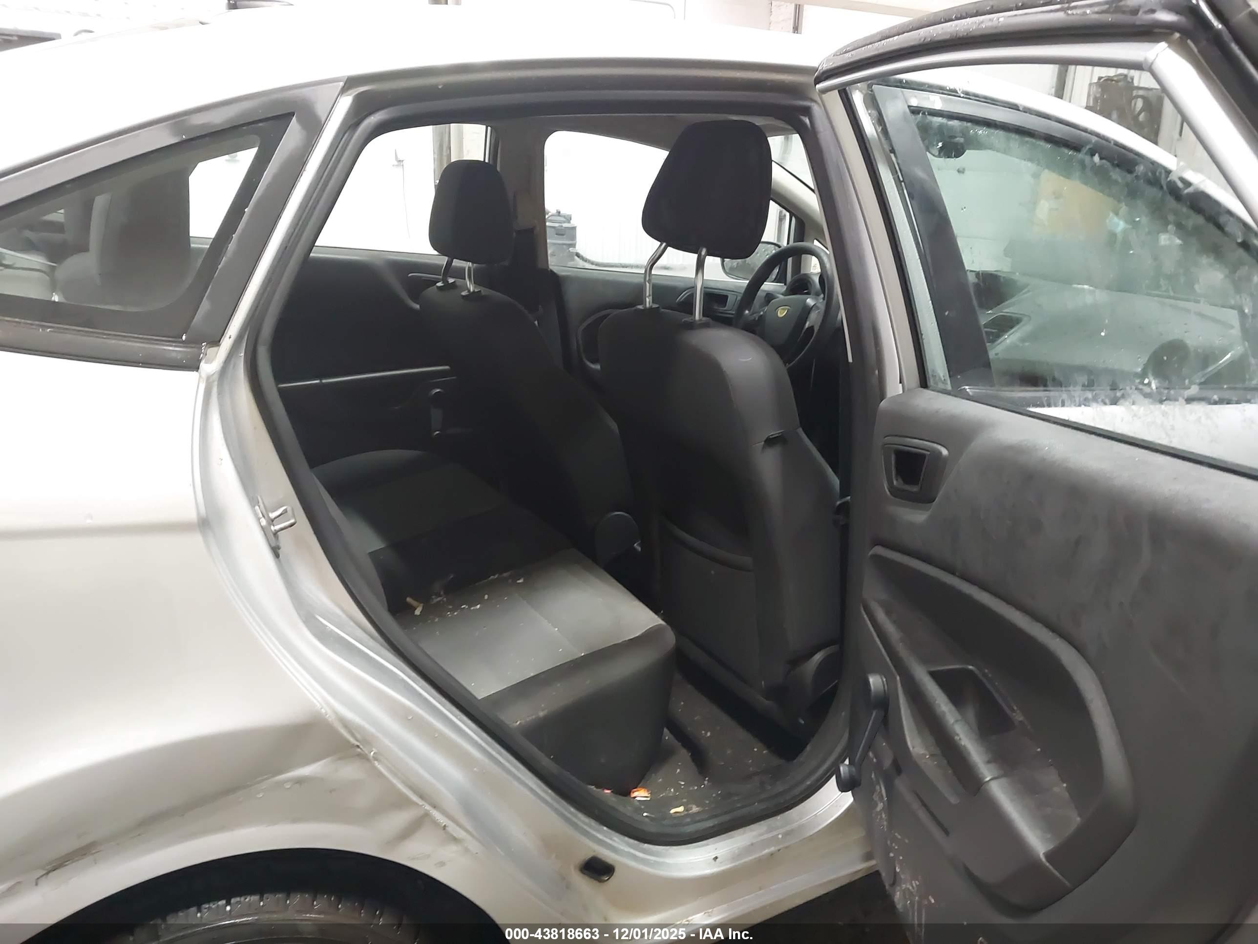 FORD FIESTA image 8